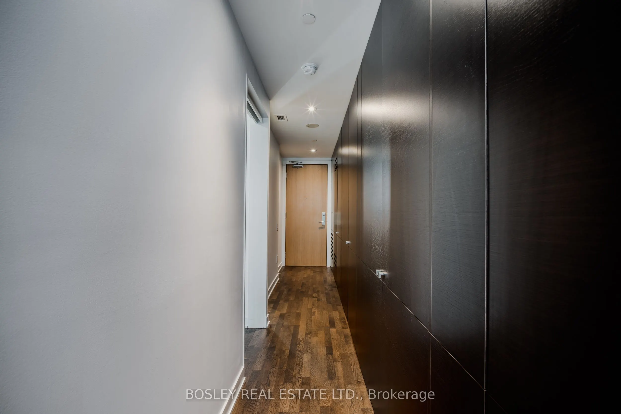 38 Stewart Street, #906