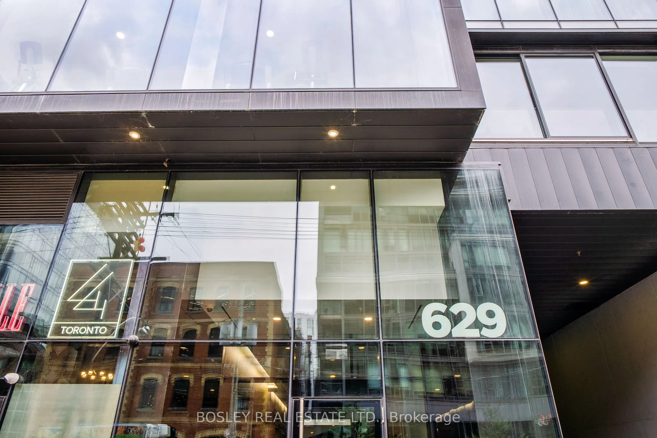 38 Stewart Street, #906