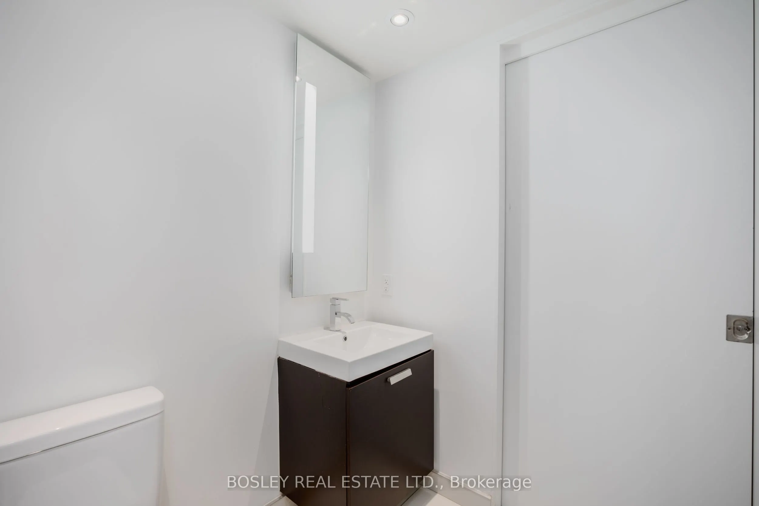 38 Stewart Street, #906