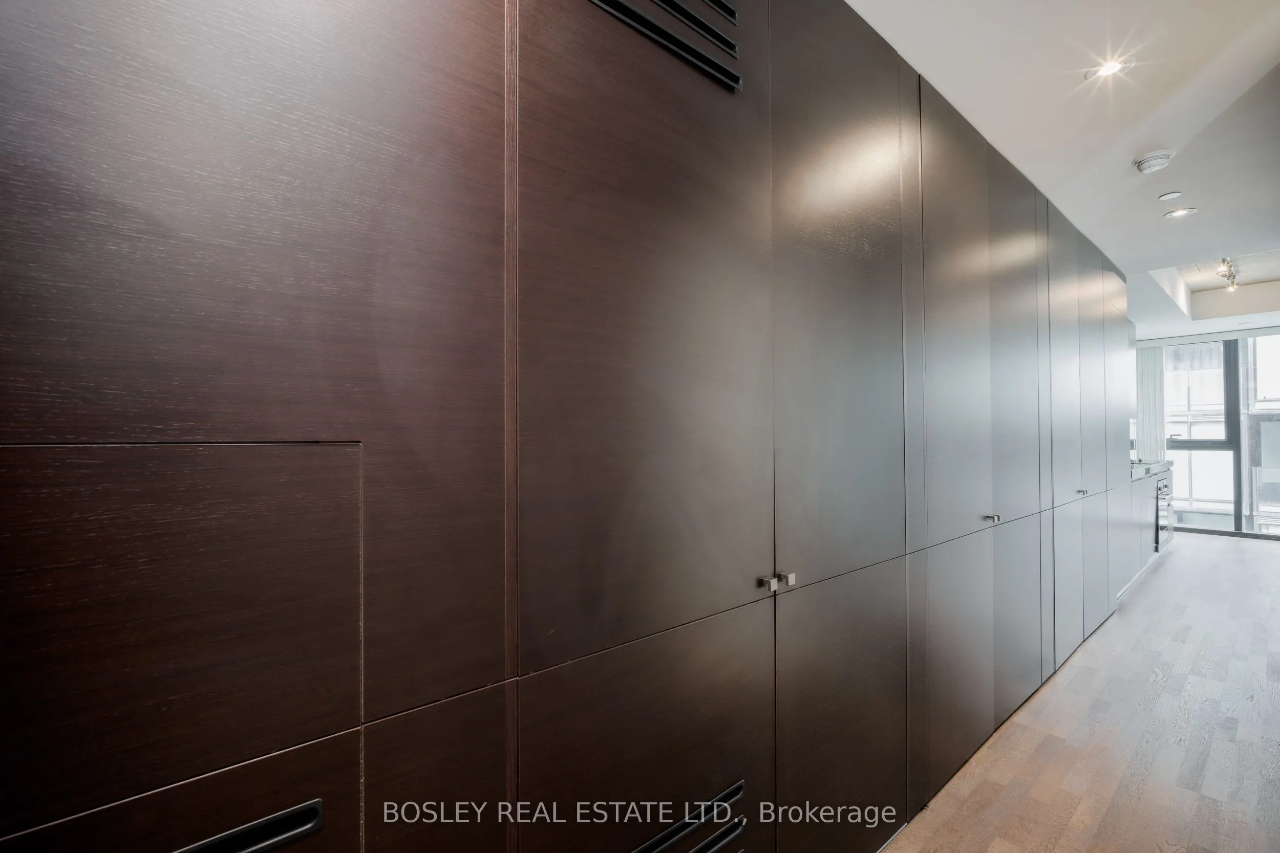 38 Stewart Street, #906