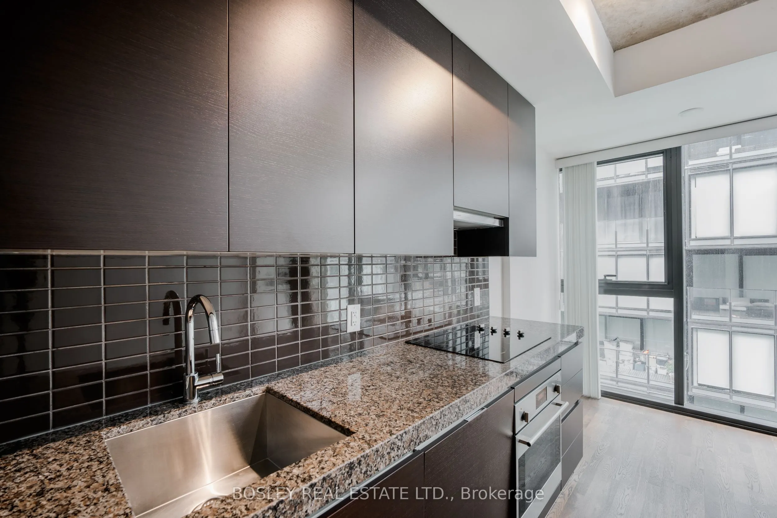 38 Stewart Street, #906