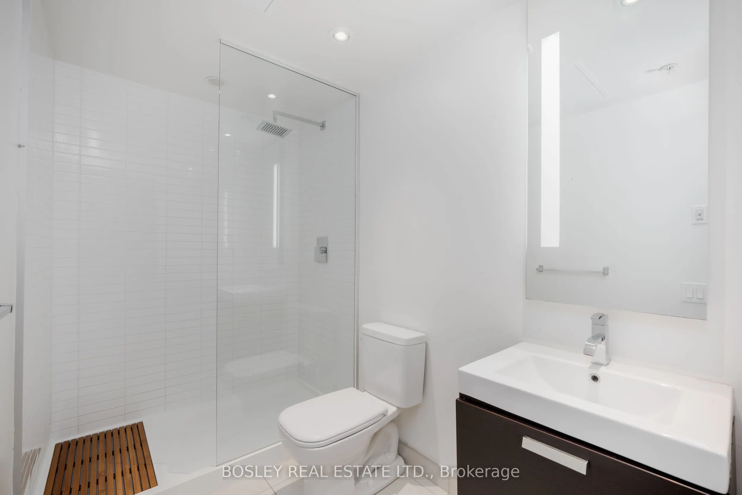 38 Stewart Street, #906