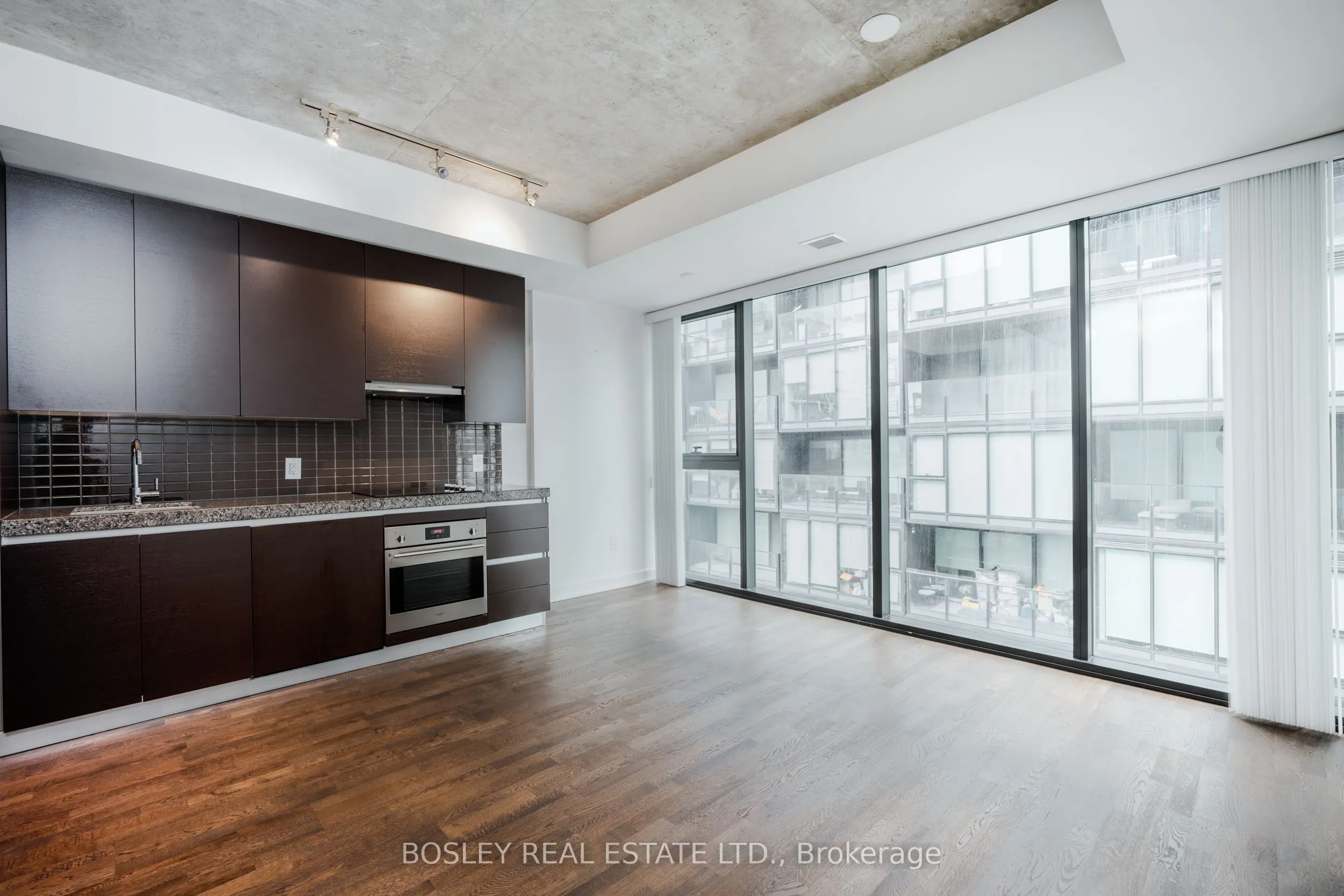38 Stewart Street, #906
