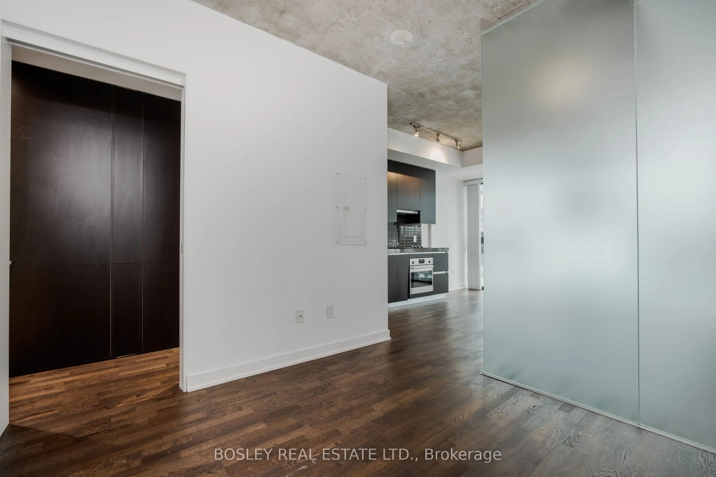 38 Stewart Street, #906
