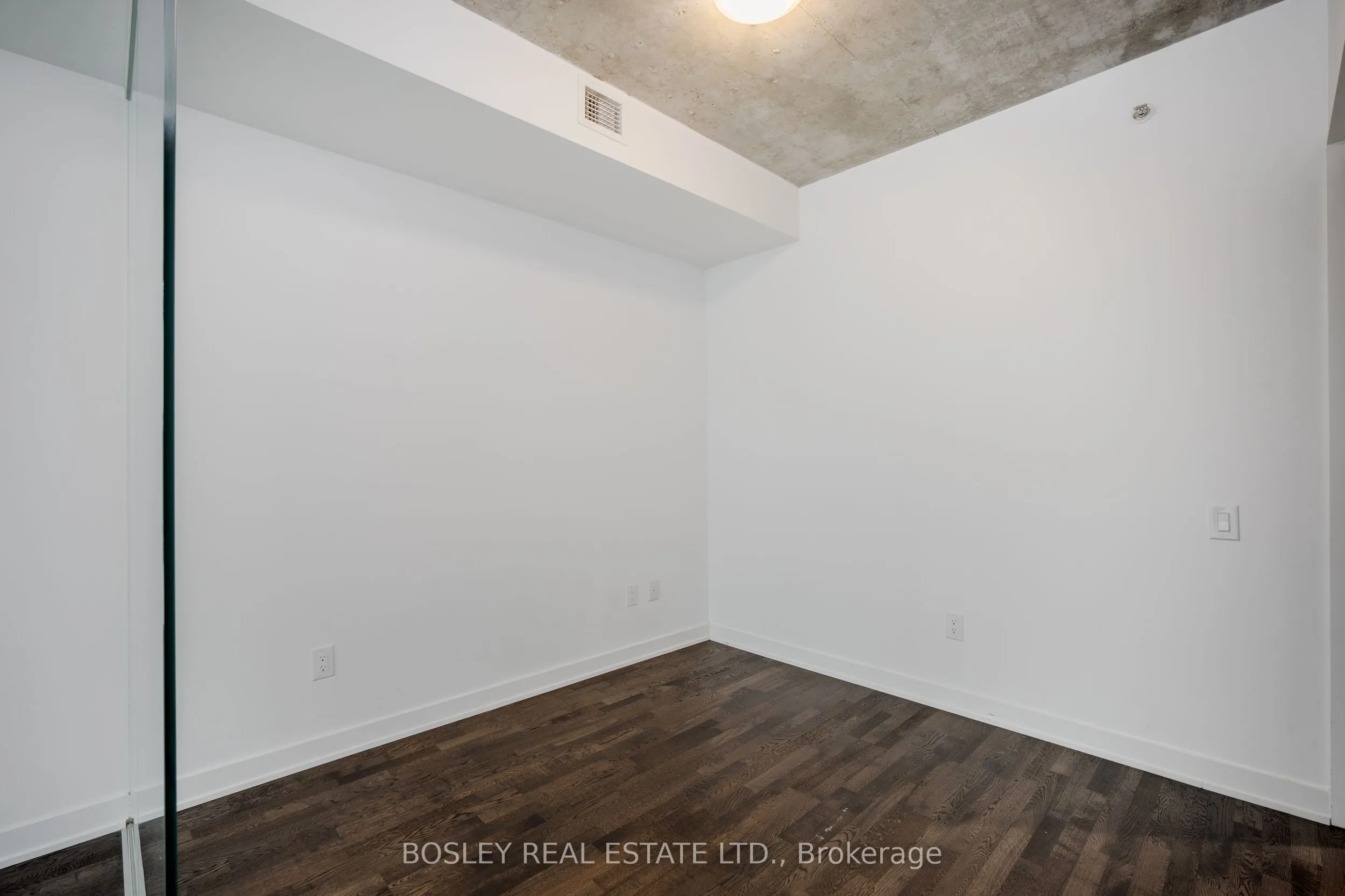 38 Stewart Street, #906