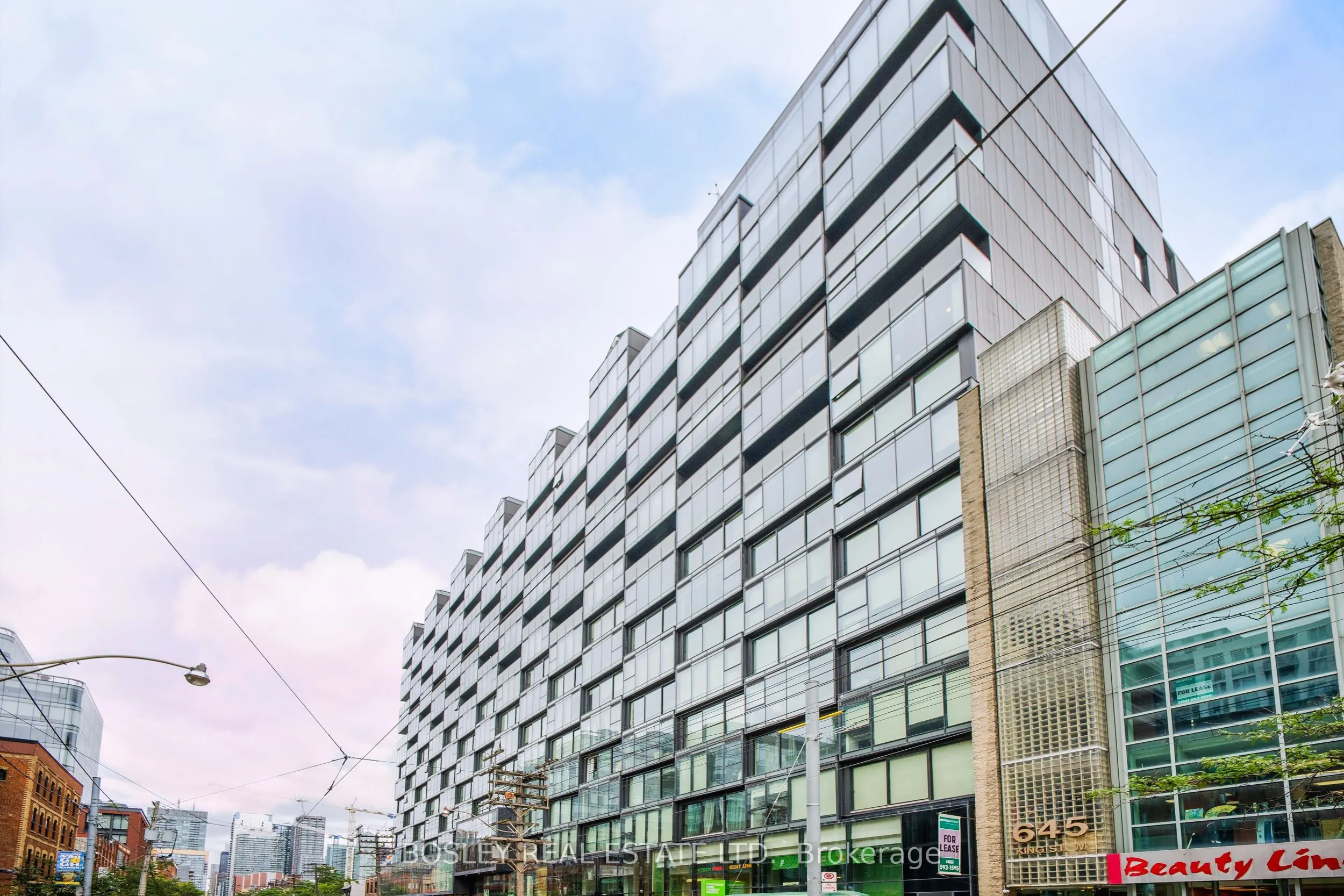 38 Stewart Street, #906