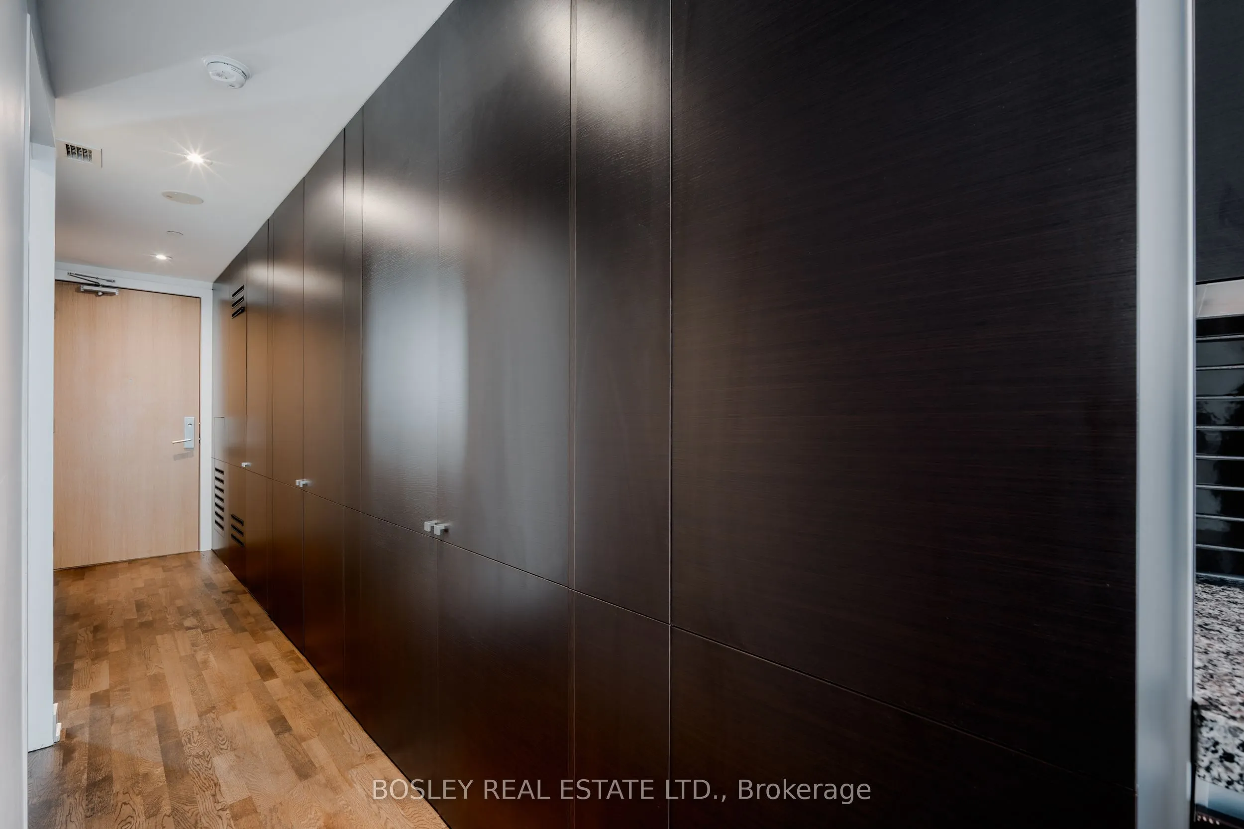 38 Stewart Street, #906