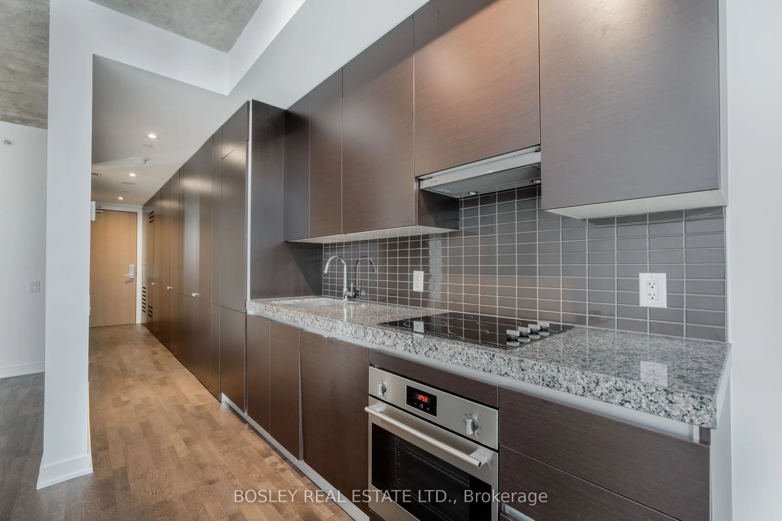 38 Stewart Street, #906