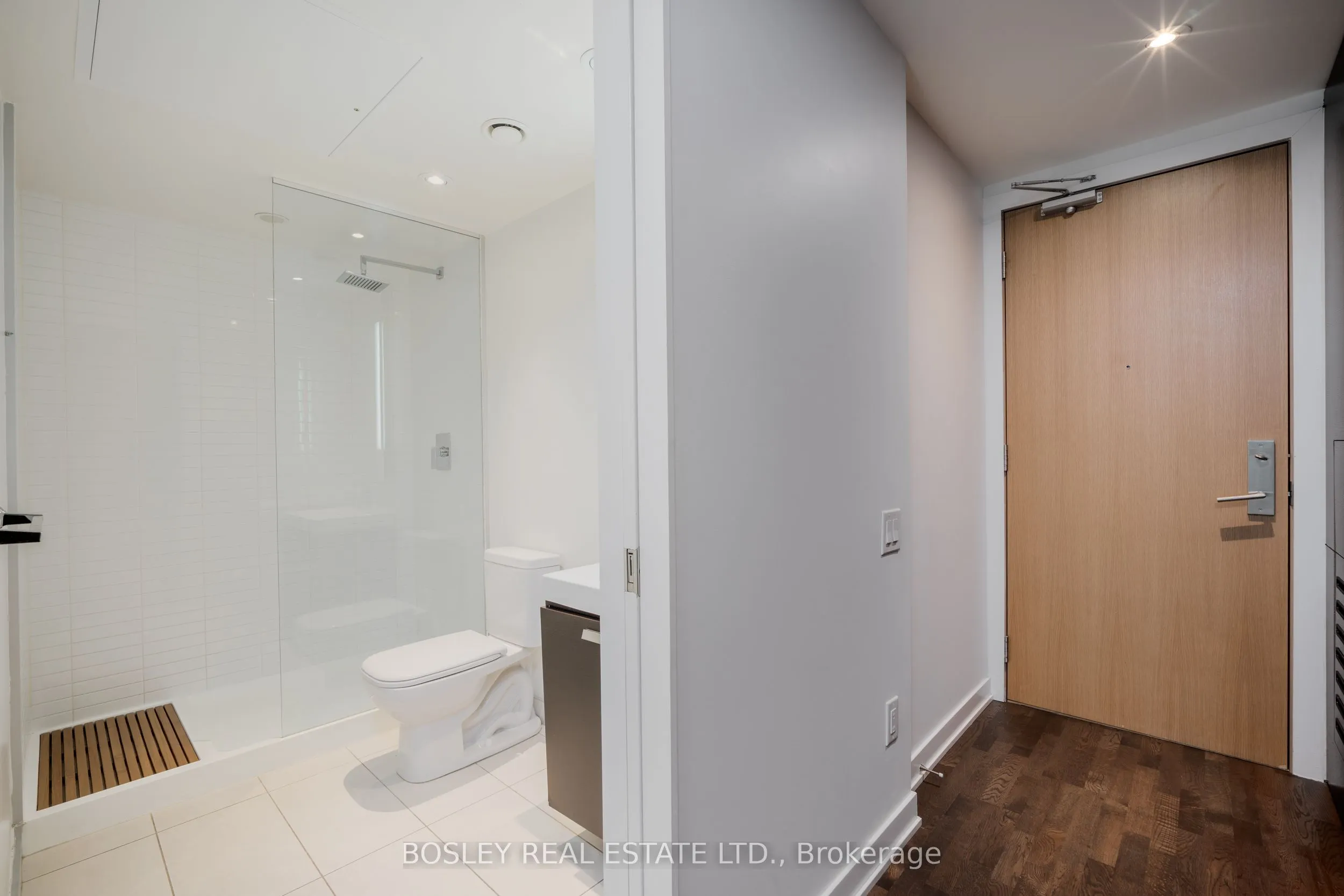 38 Stewart Street, #906