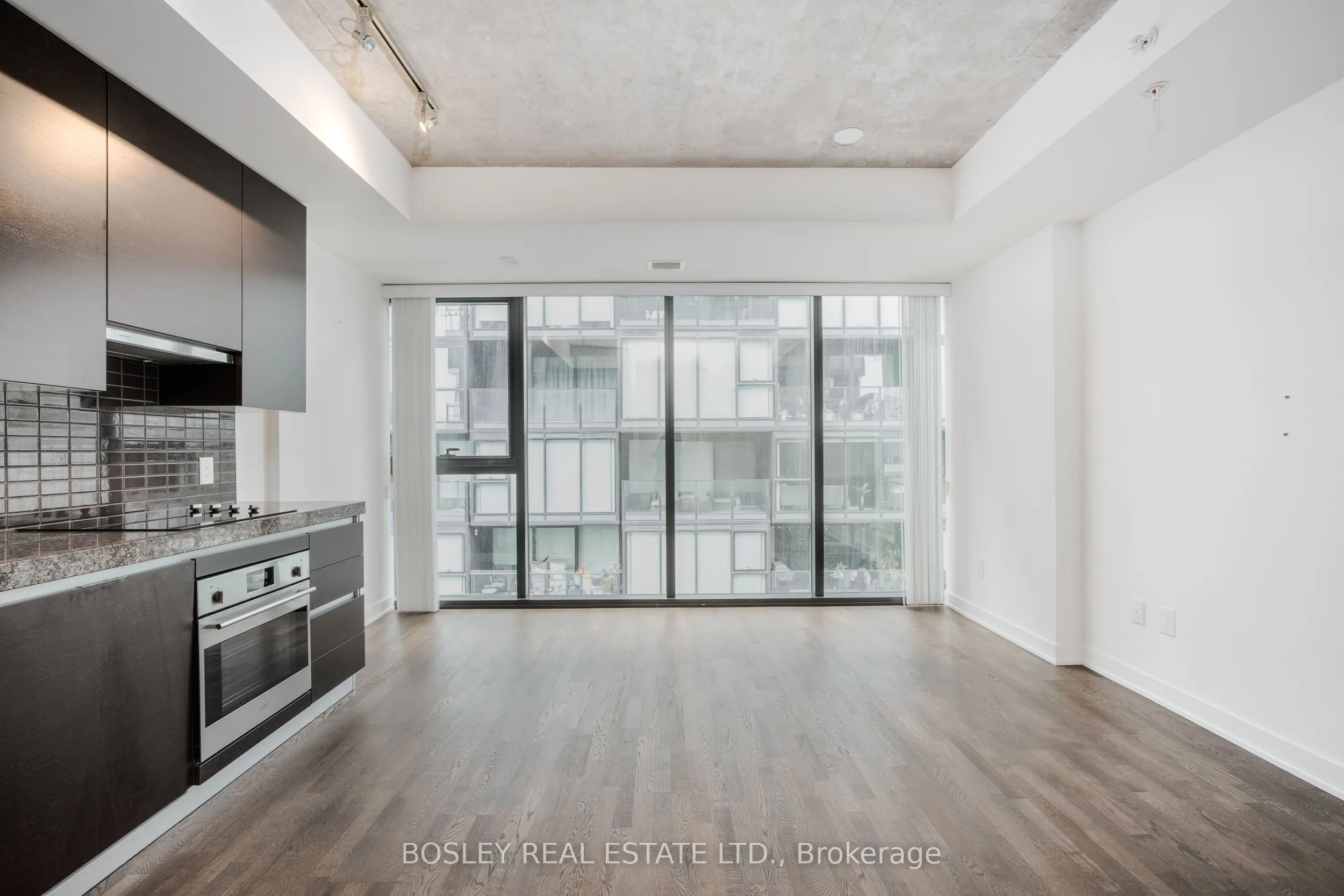 38 Stewart Street, #906