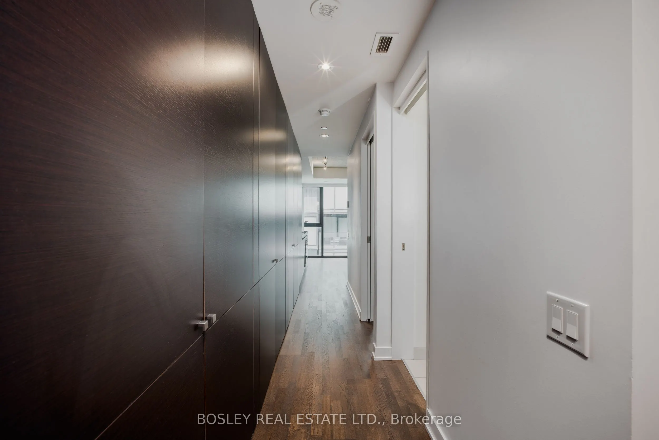38 Stewart Street, #906
