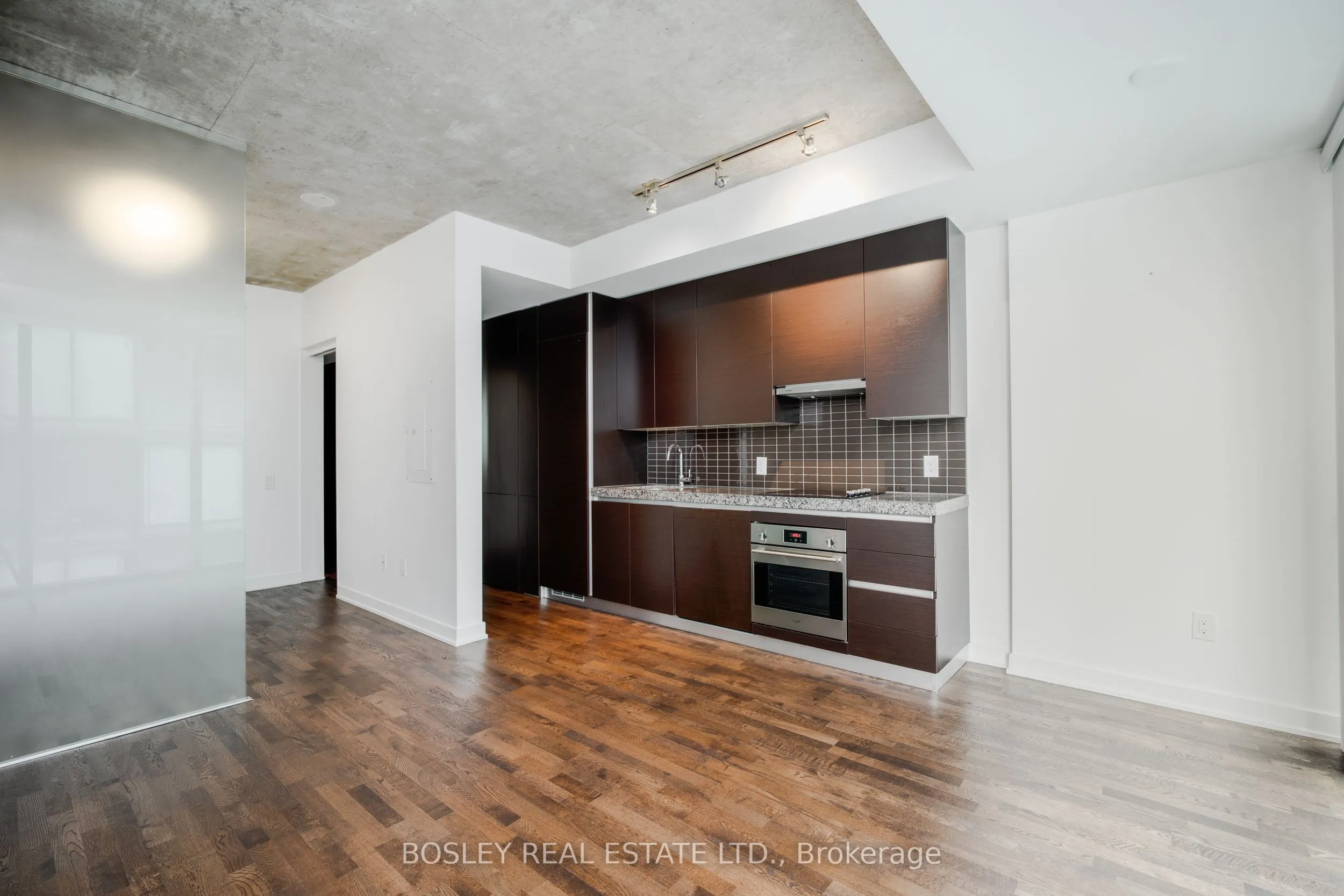 38 Stewart Street, #906