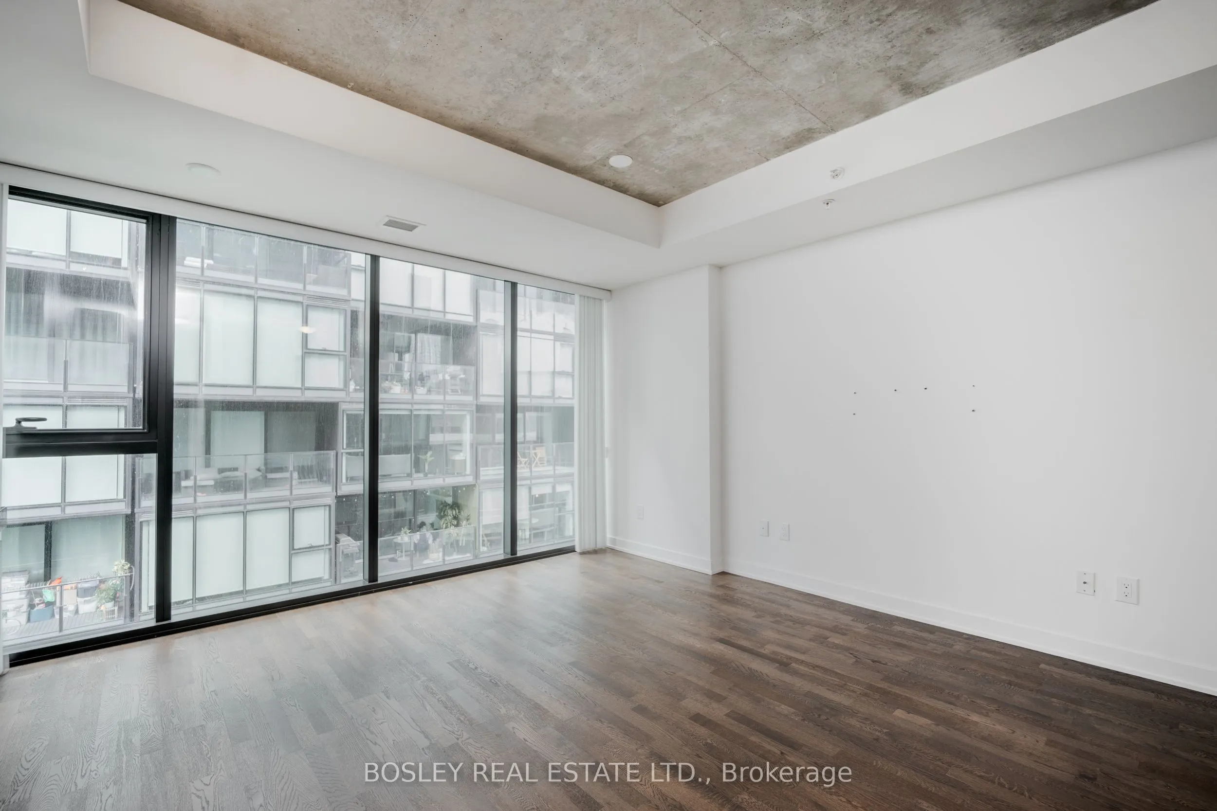 38 Stewart Street, #906