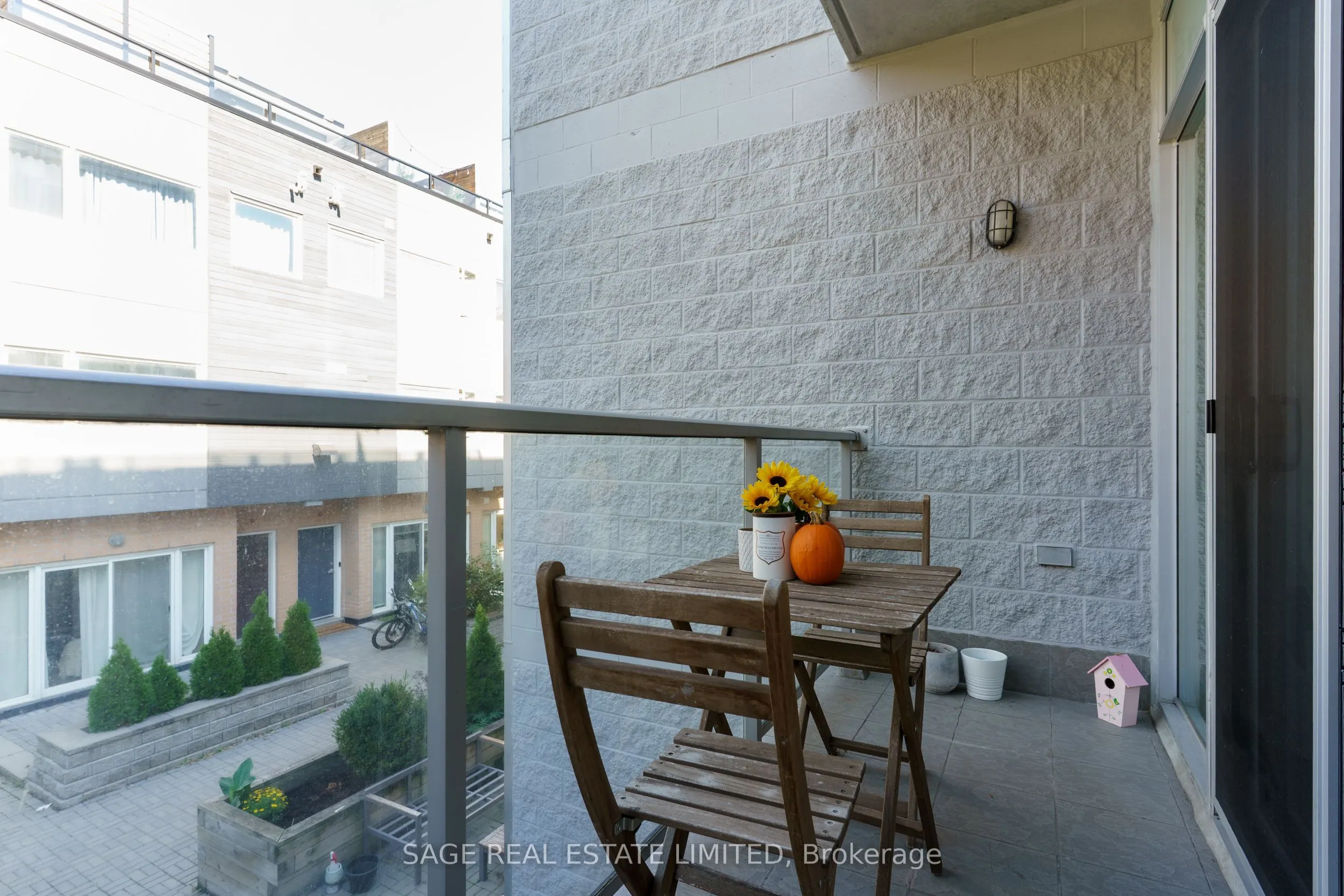 1636 Dundas Street W, #3