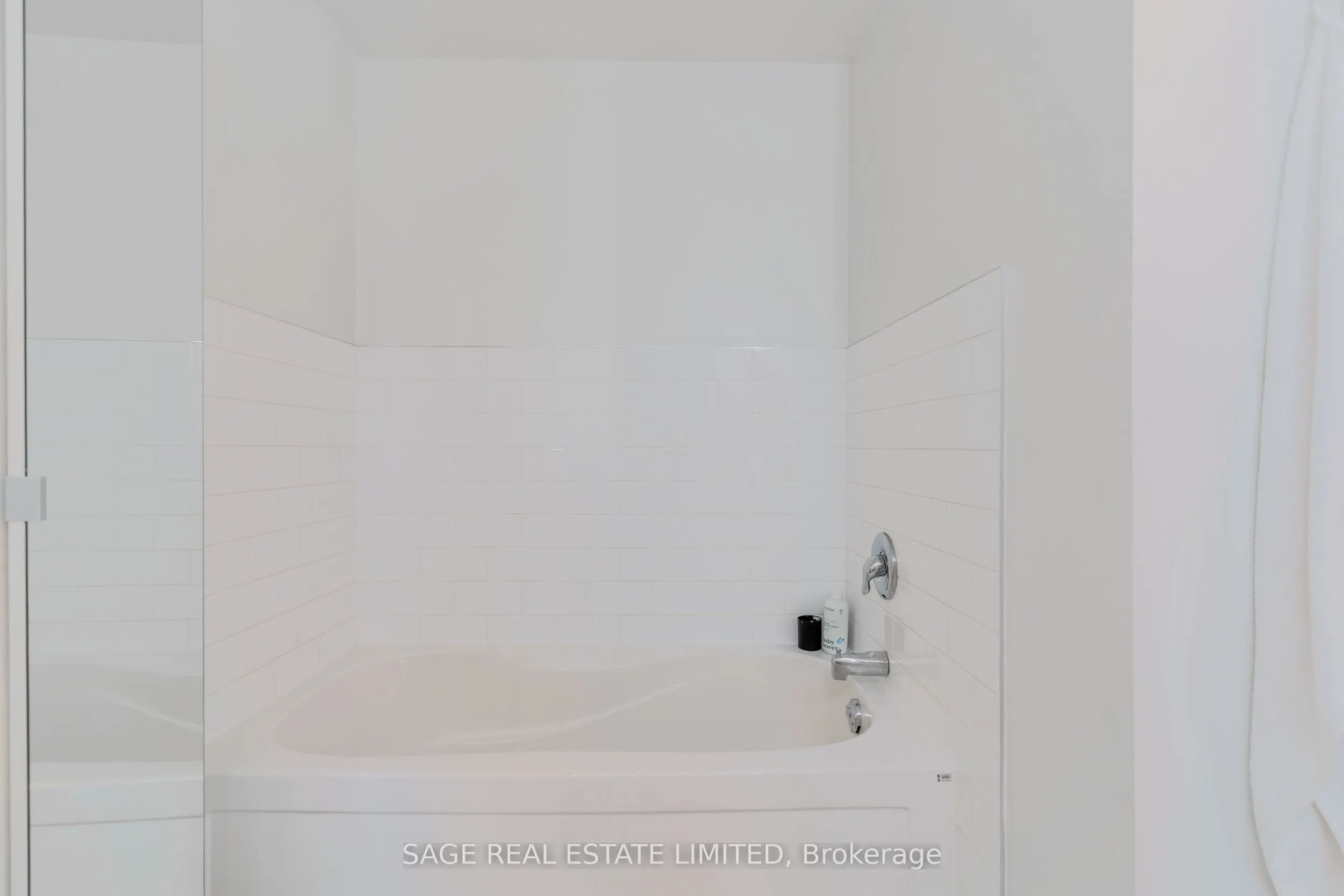 1636 Dundas Street W, #3