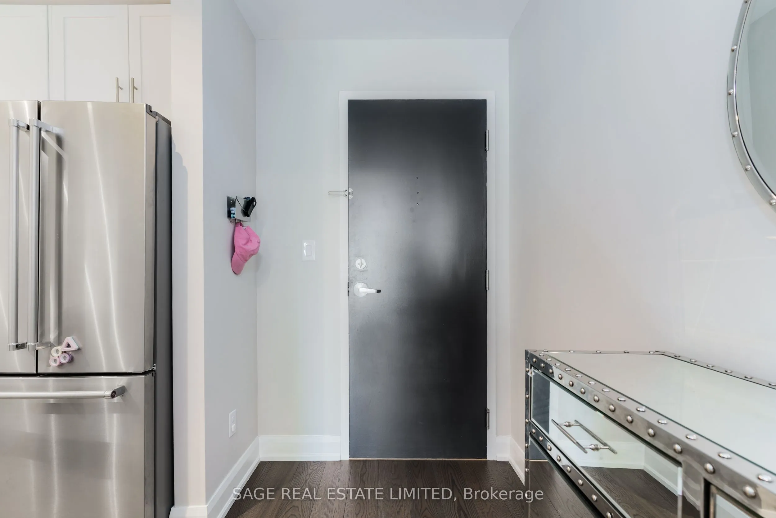 1636 Dundas Street W, #3