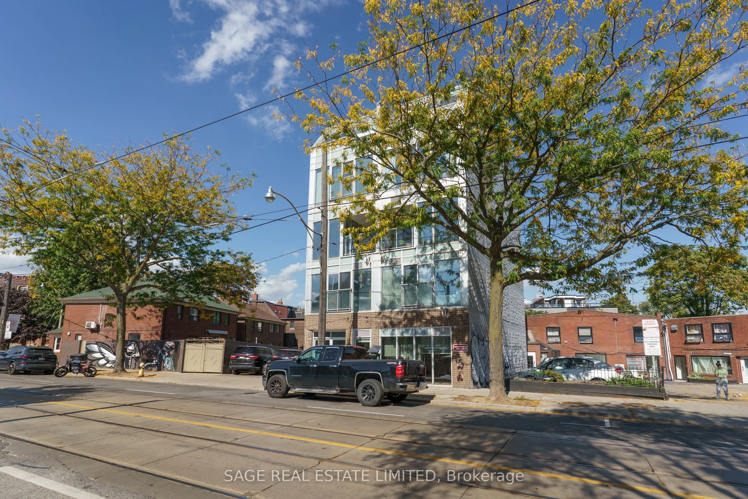 1636 Dundas Street W, #3