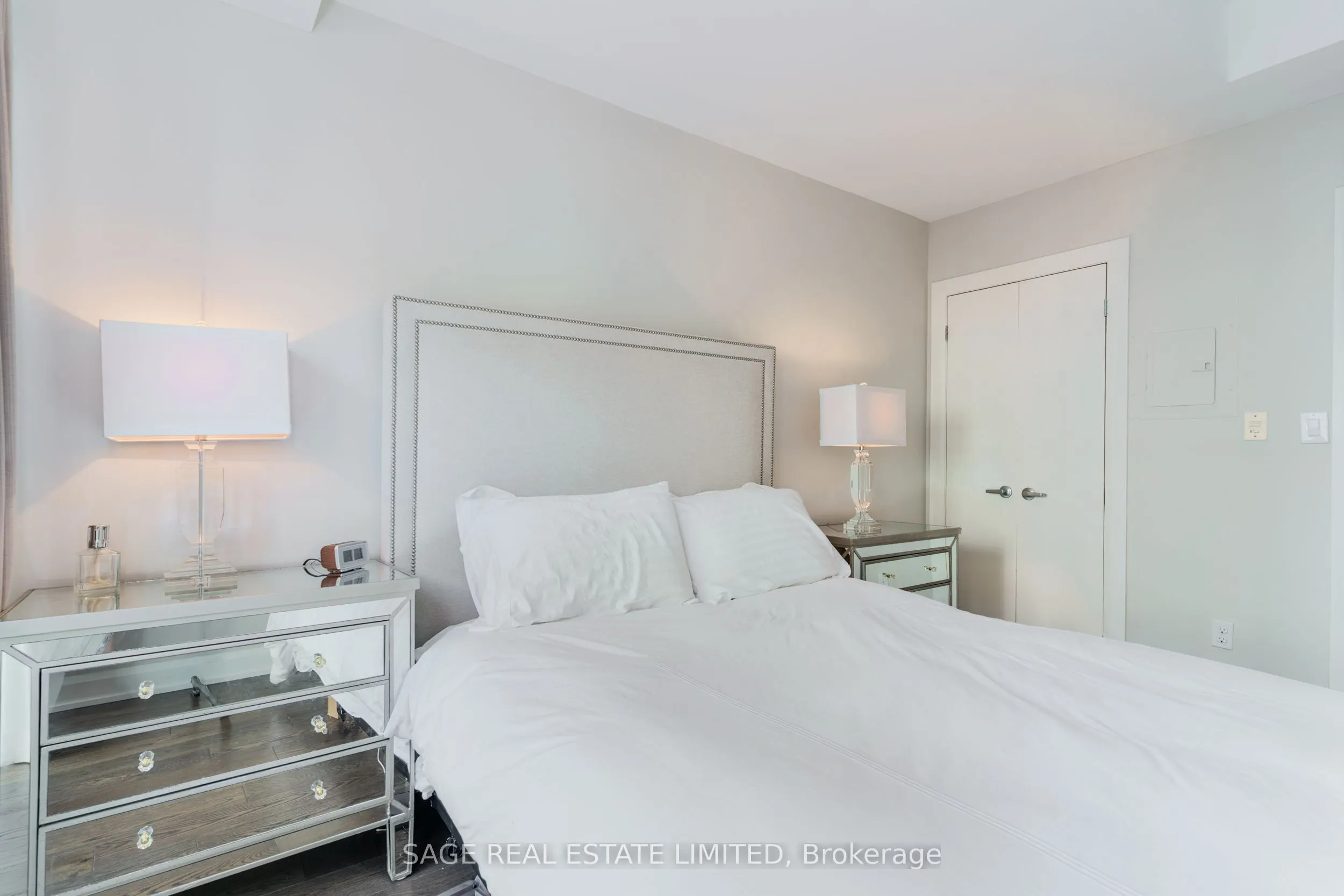 1636 Dundas Street W, #3