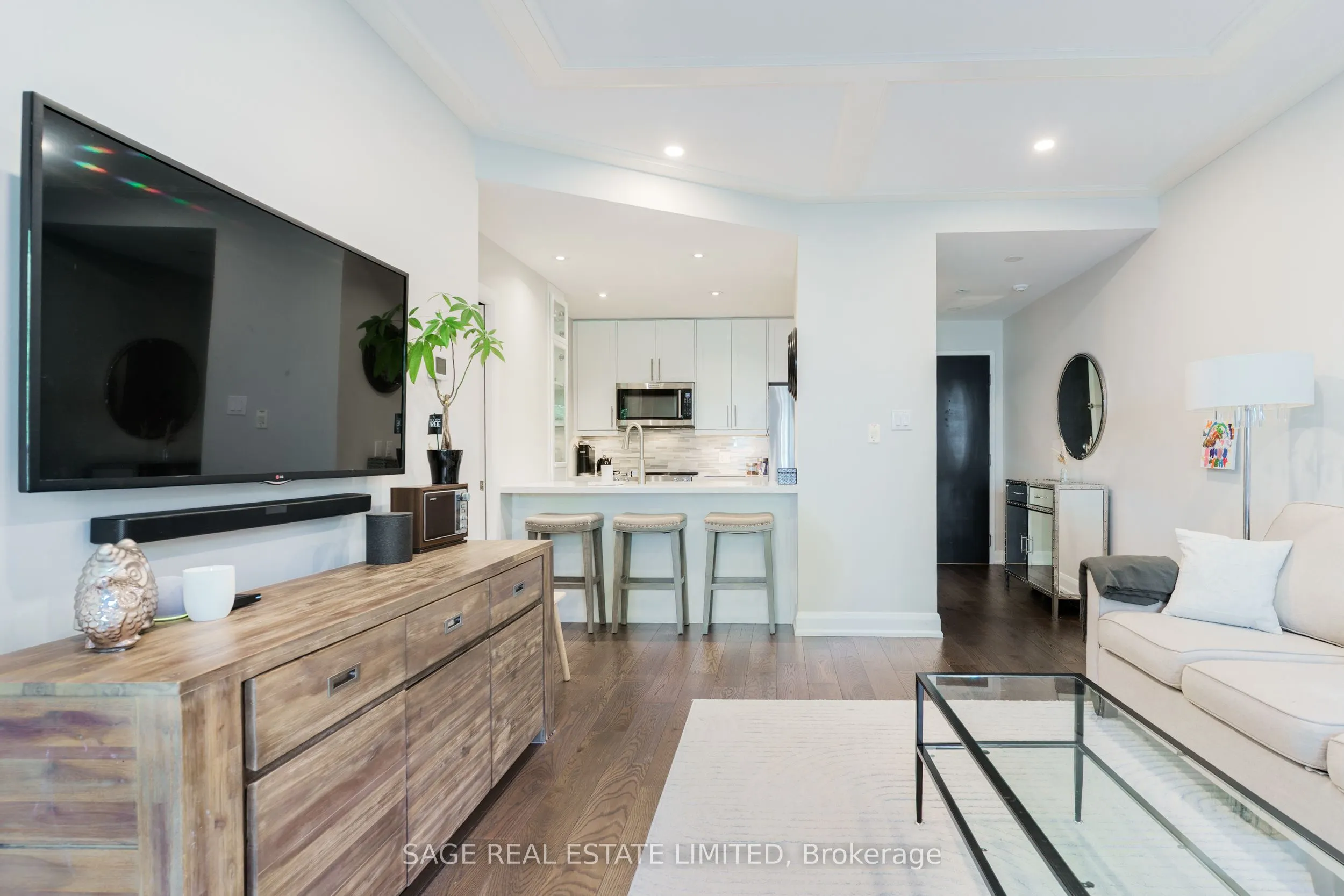 1636 Dundas Street W, #3