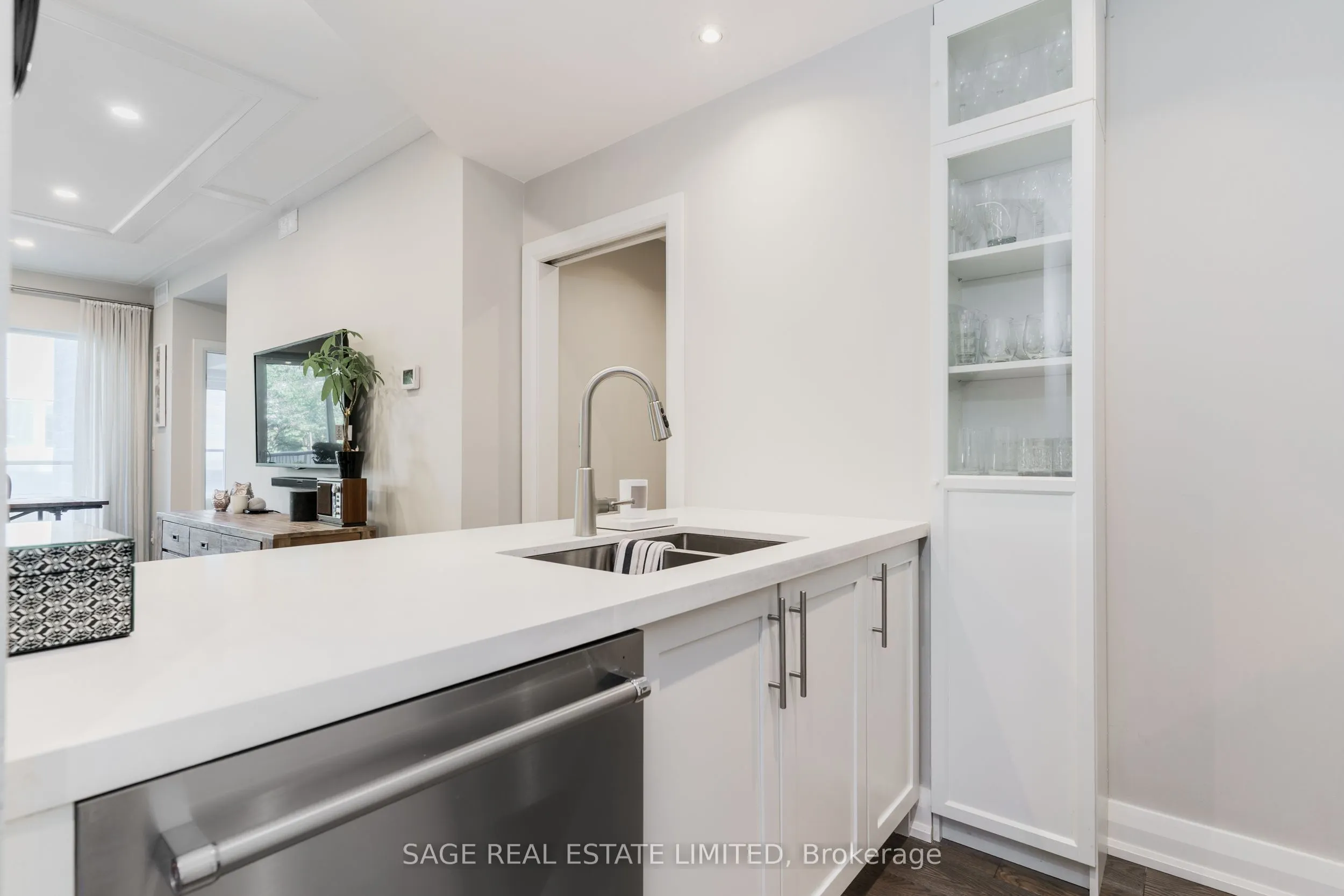 1636 Dundas Street W, #3
