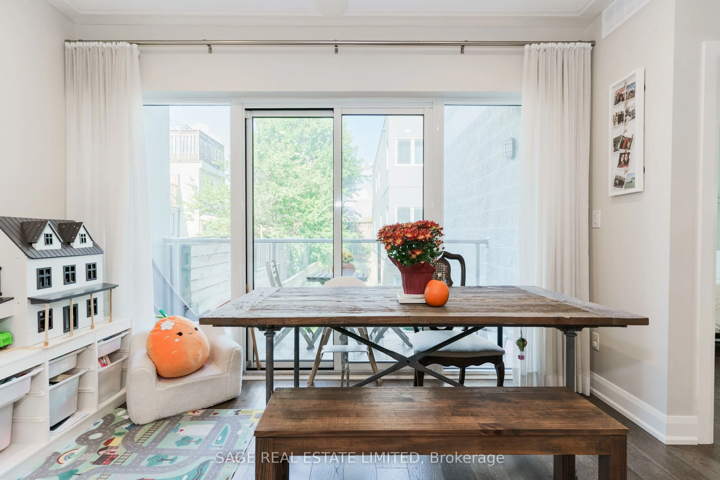 1636 Dundas Street W, #3