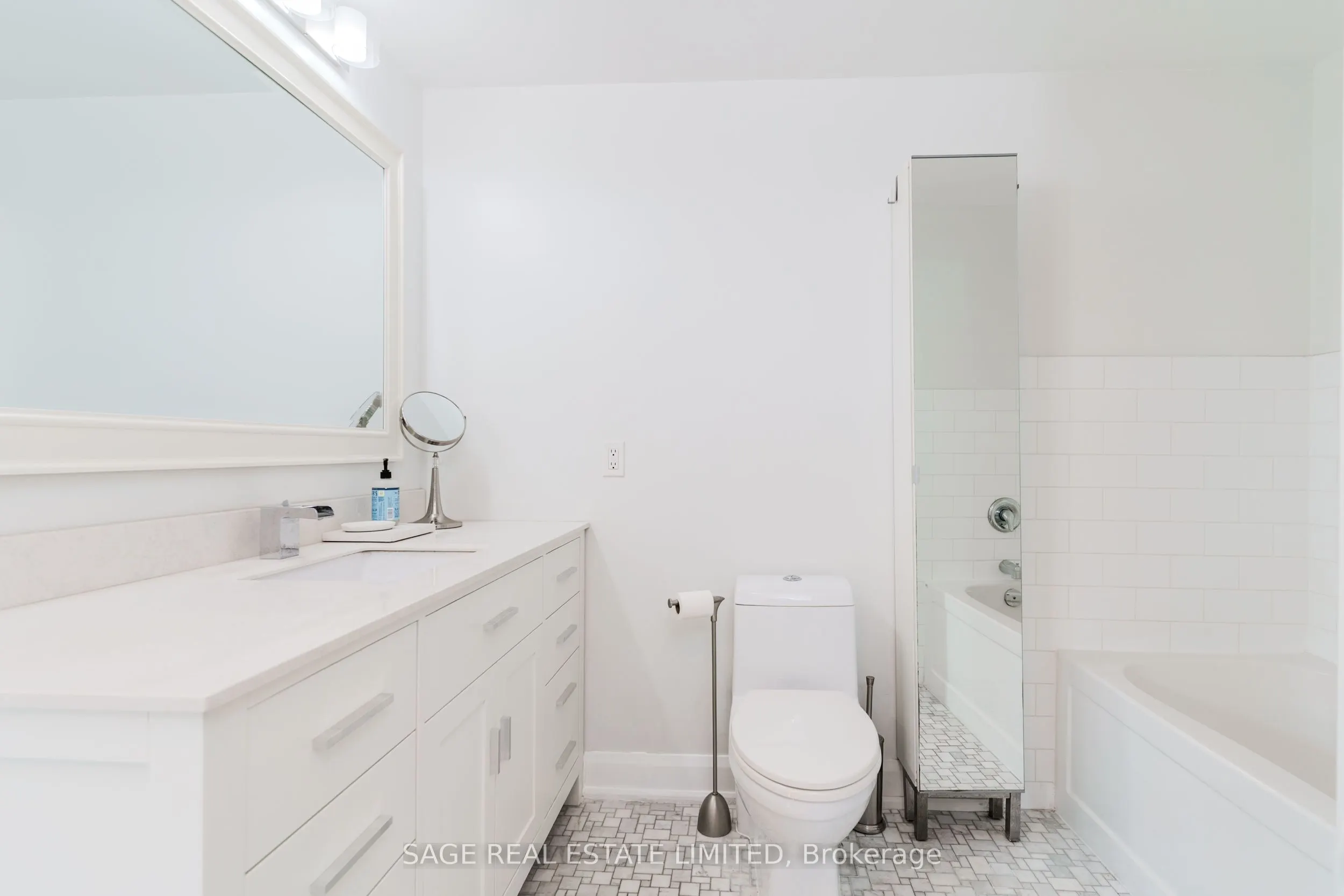 1636 Dundas Street W, #3