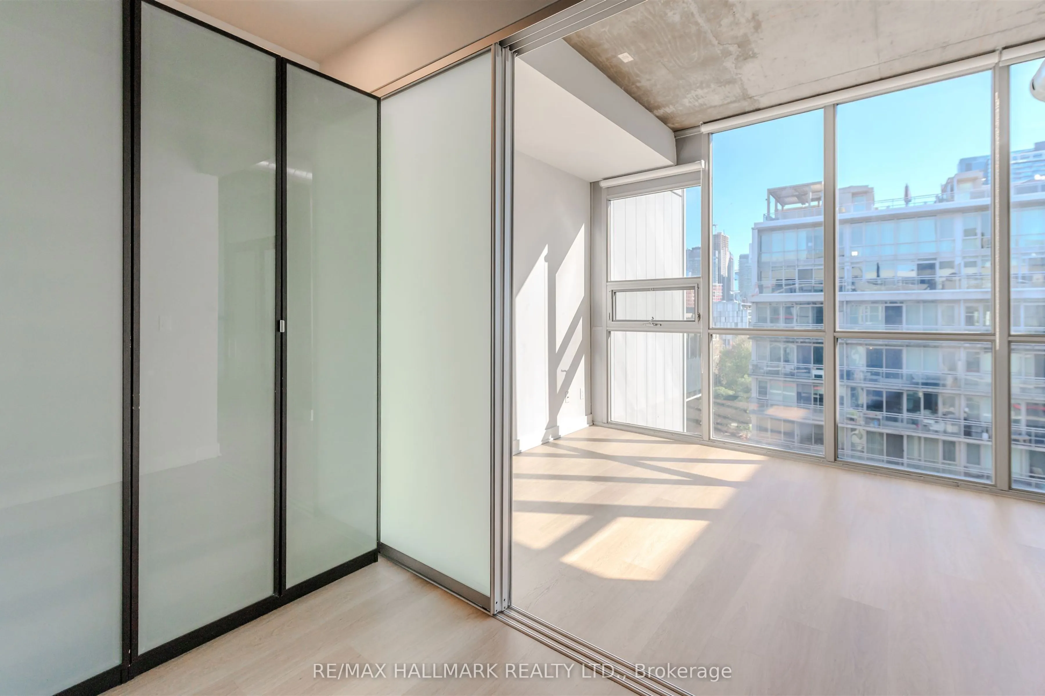 60 Bathurst Street, #910