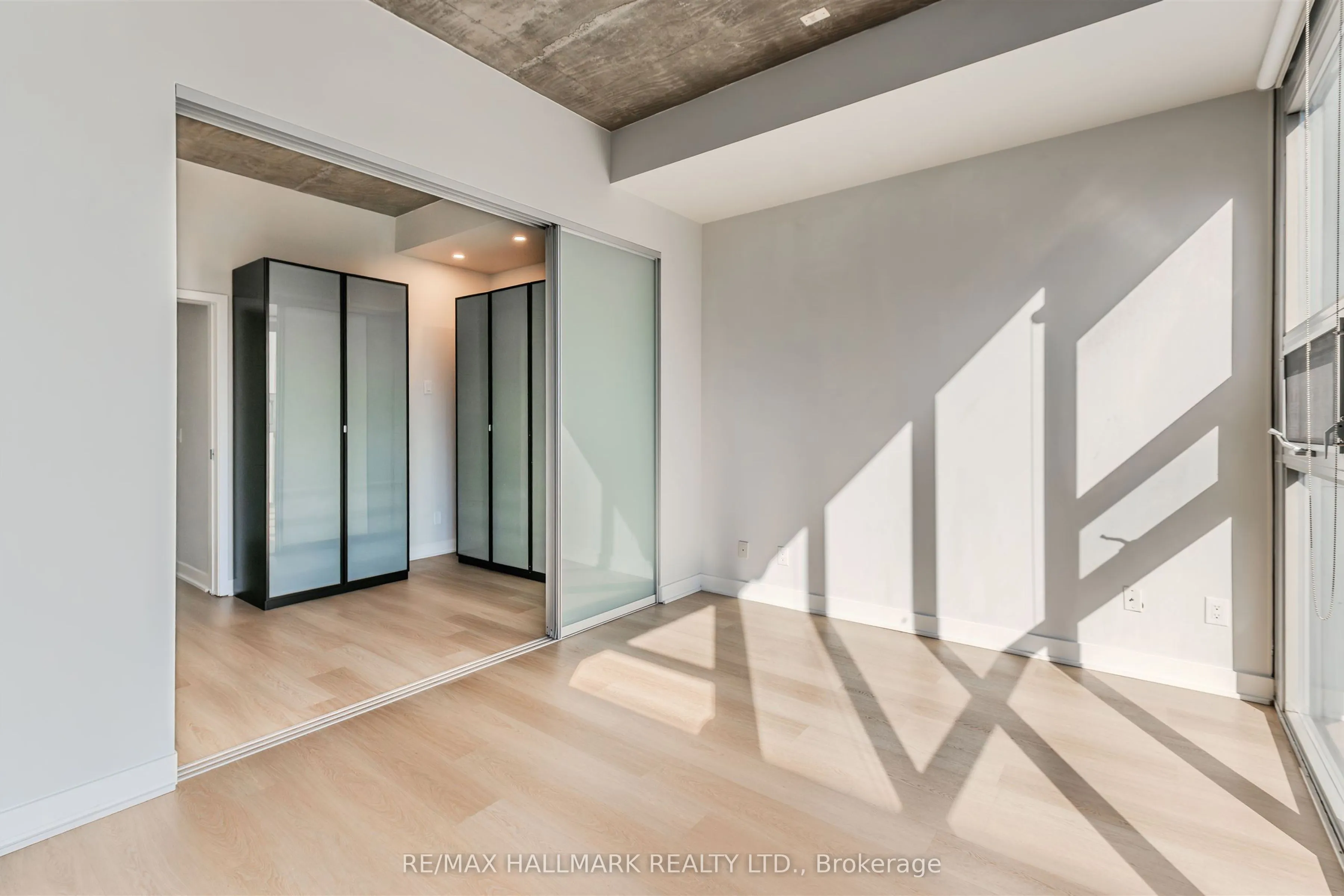 60 Bathurst Street, #910