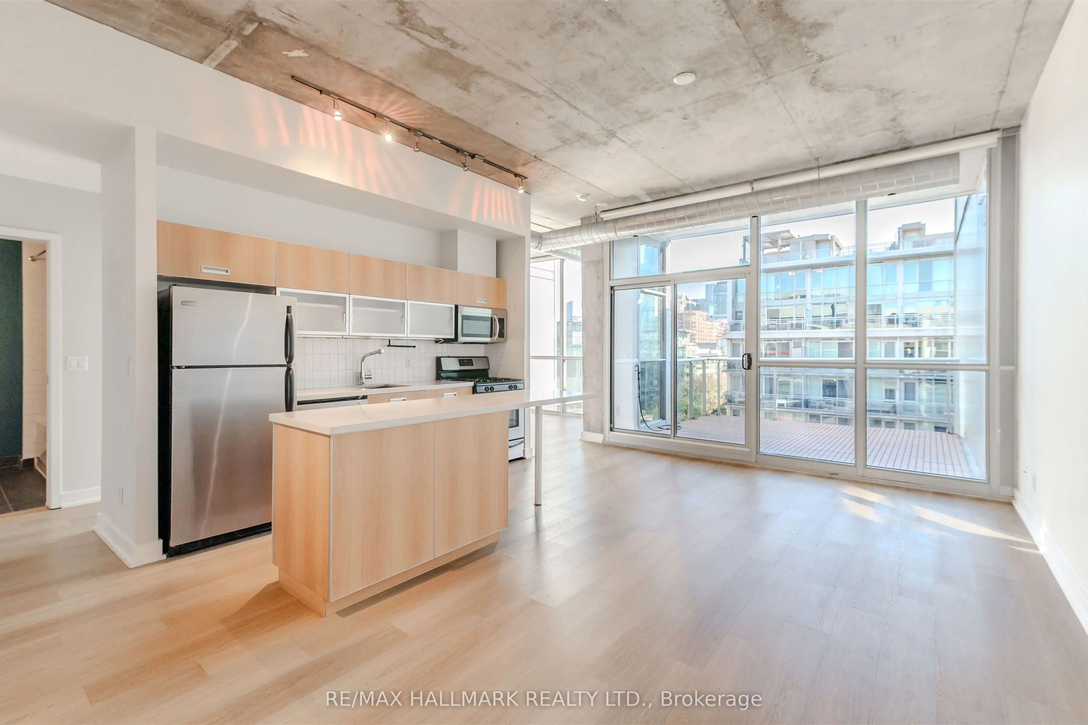 60 Bathurst Street, #910