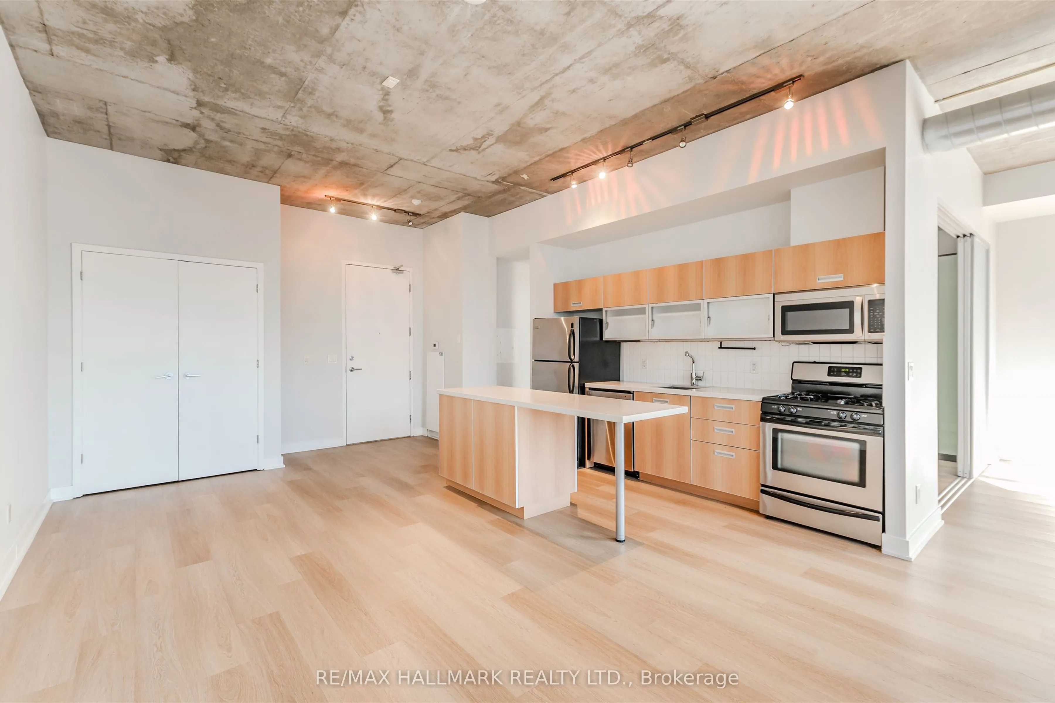 60 Bathurst Street, #910
