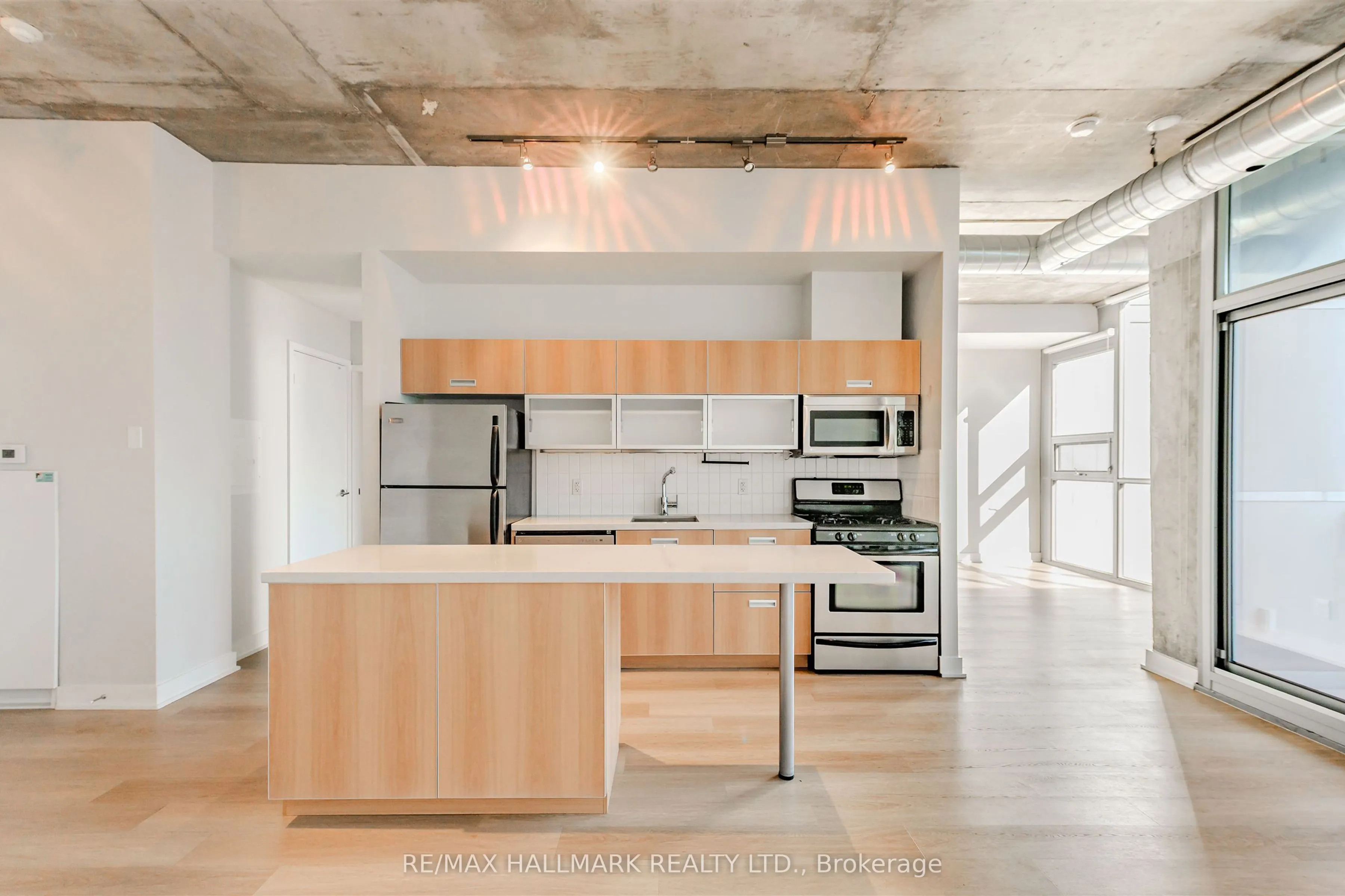 60 Bathurst Street, #910