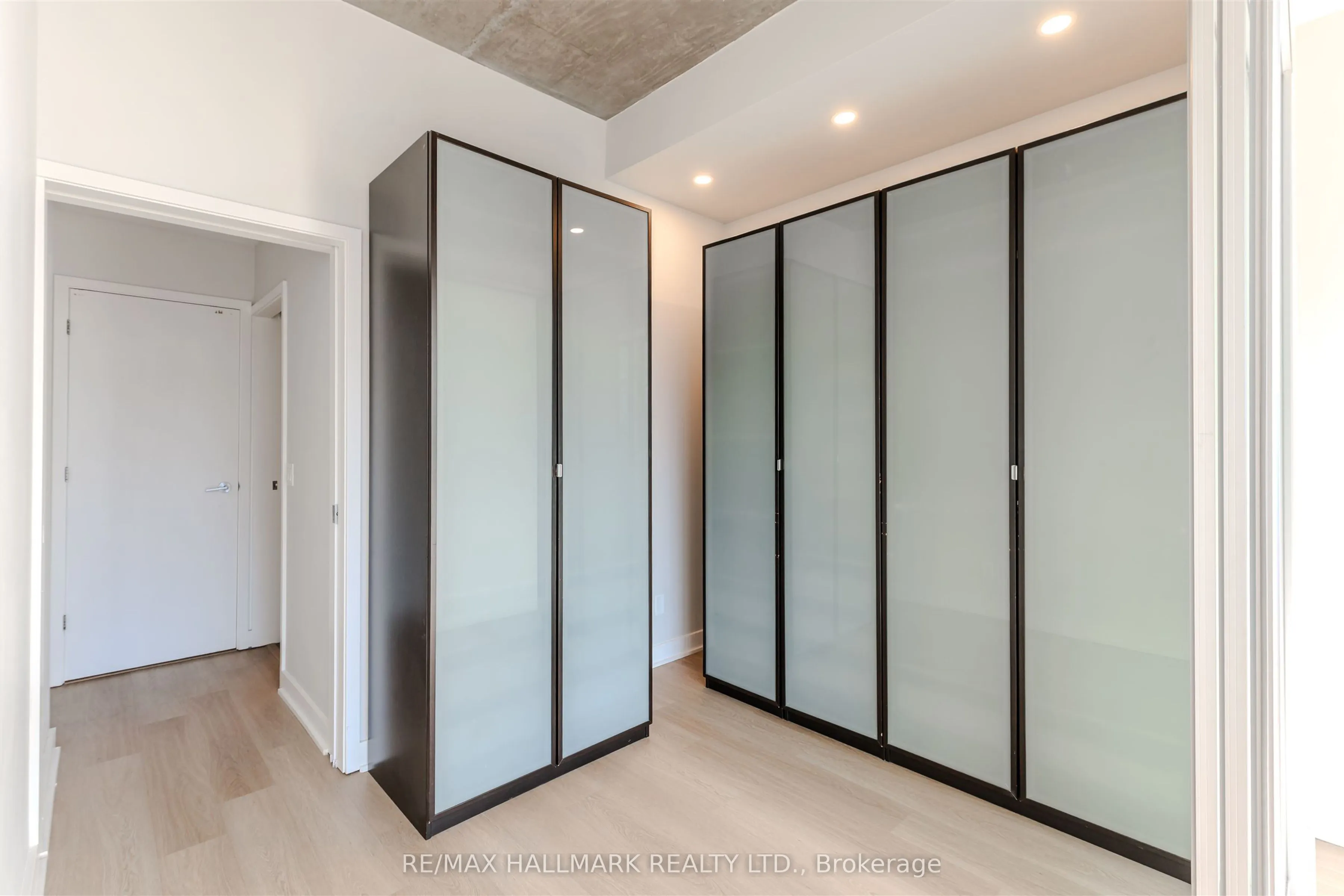 60 Bathurst Street, #910