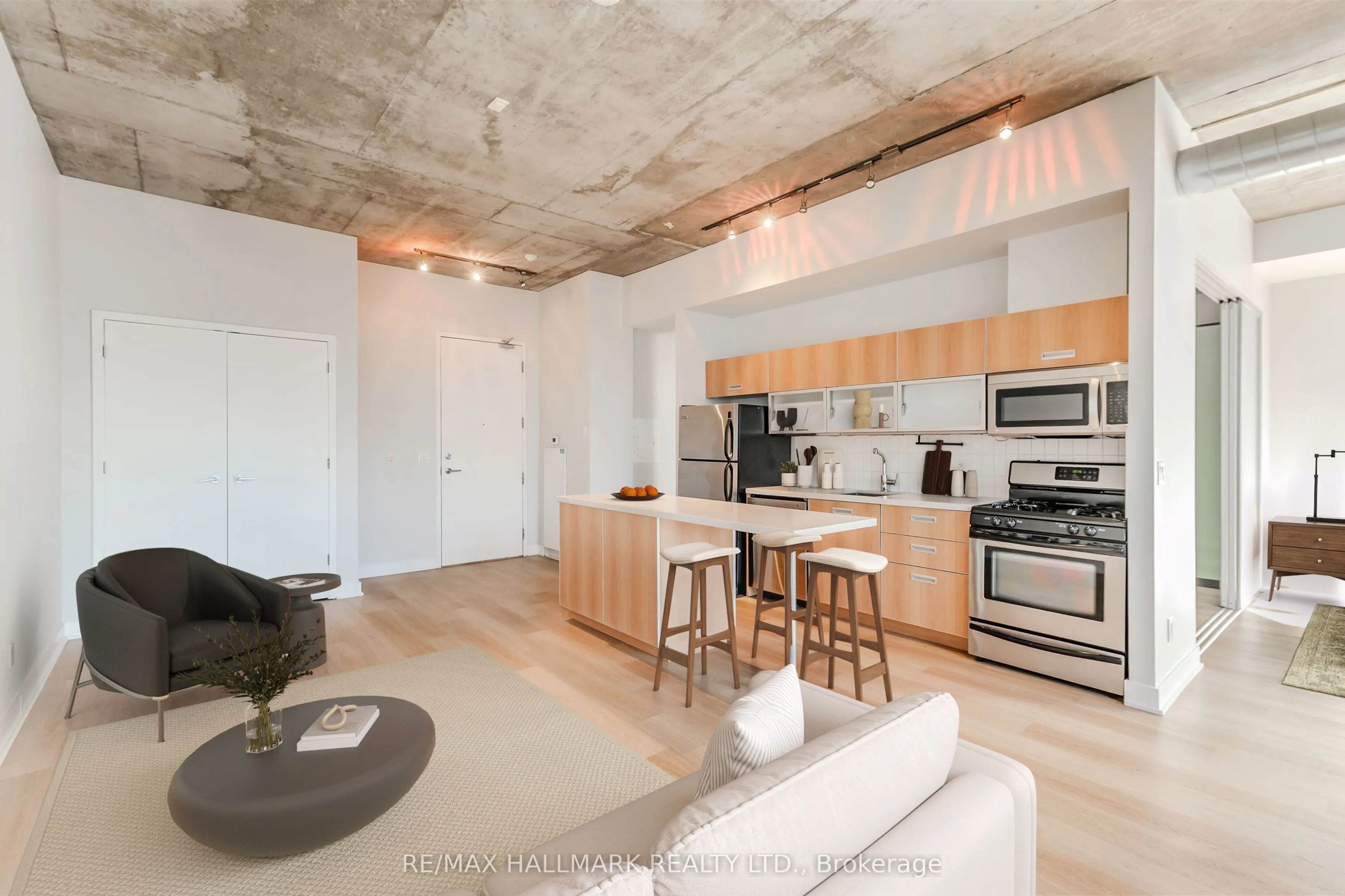 60 Bathurst Street, #910