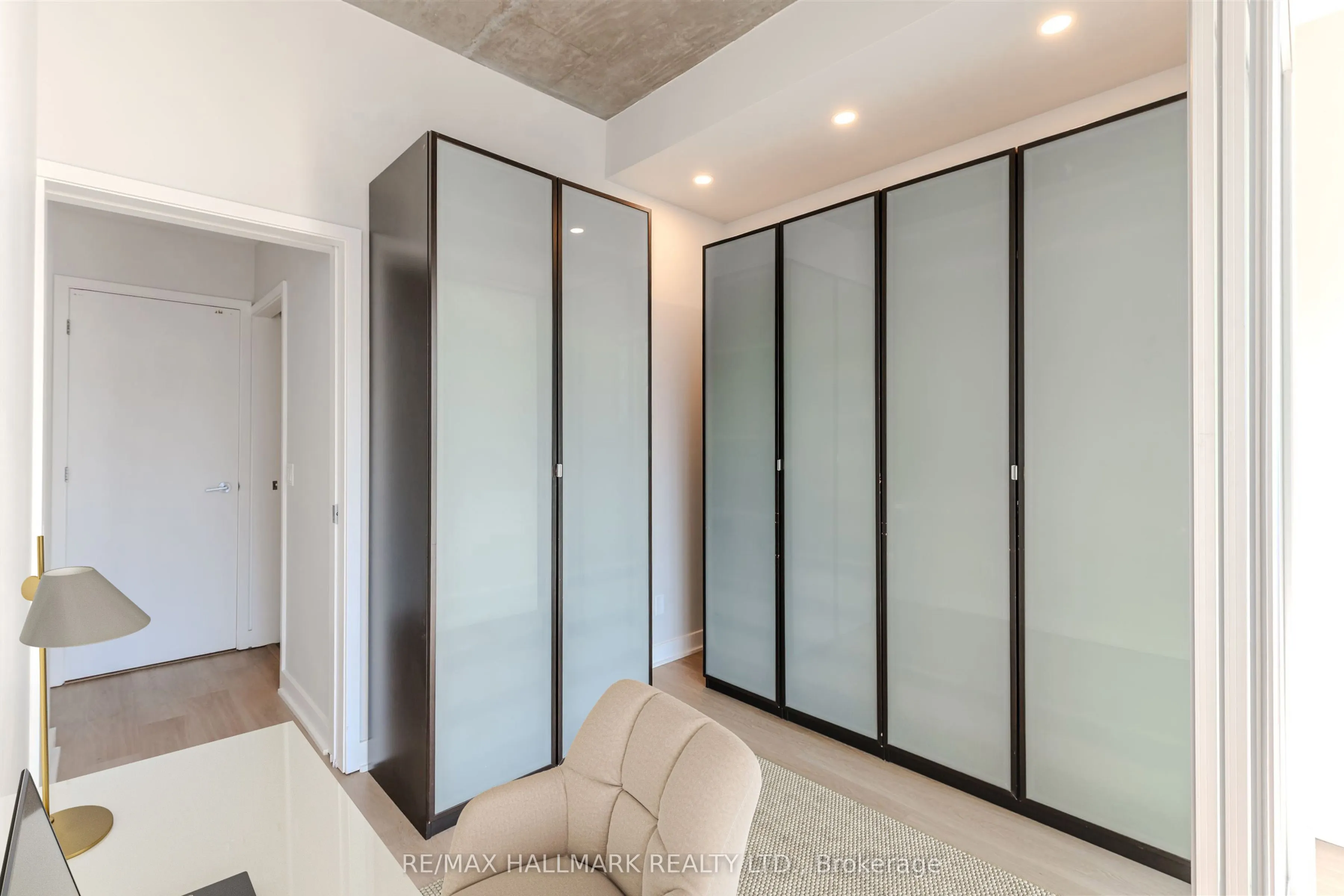 60 Bathurst Street, #910
