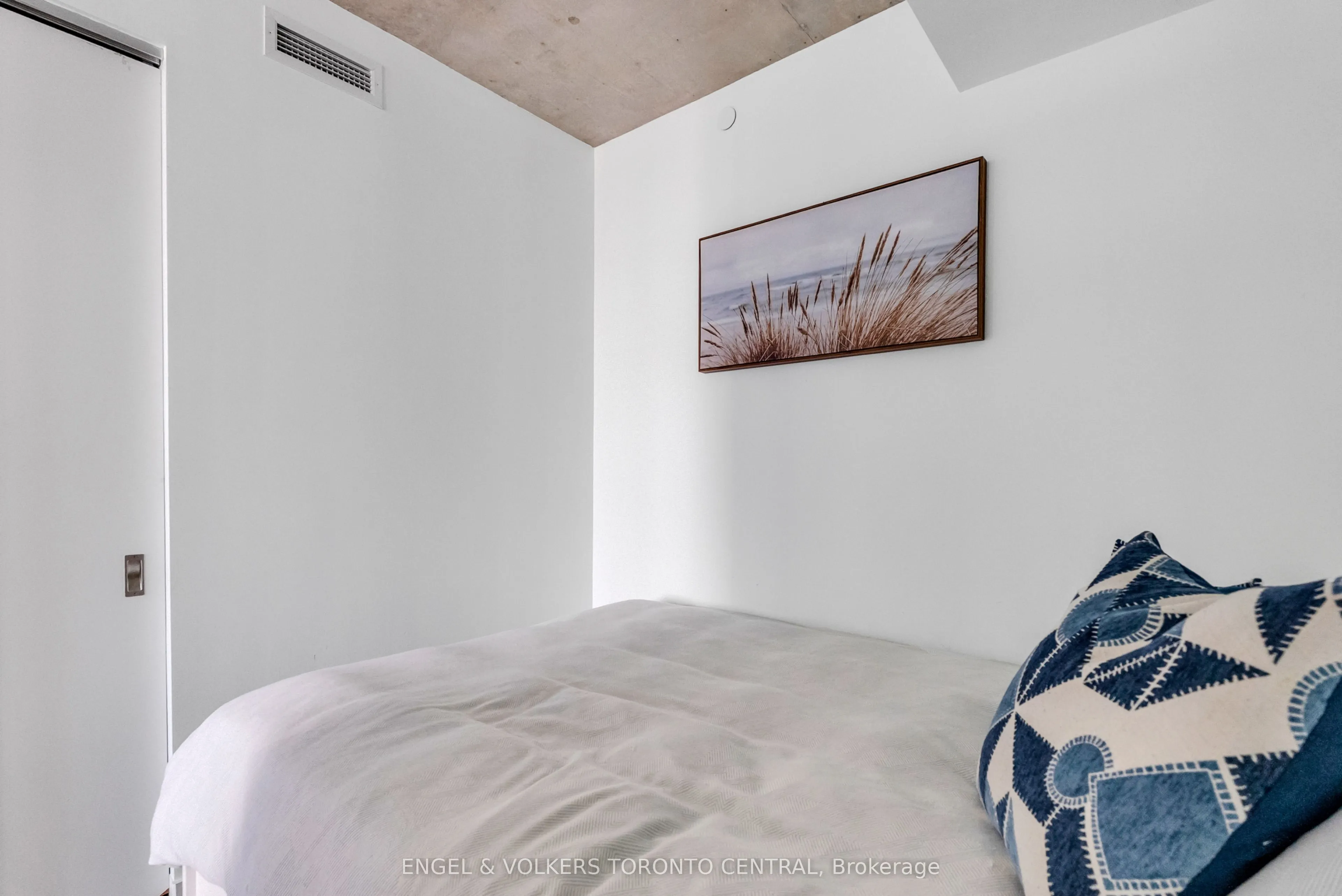 21 Lawren Harris Square, #310