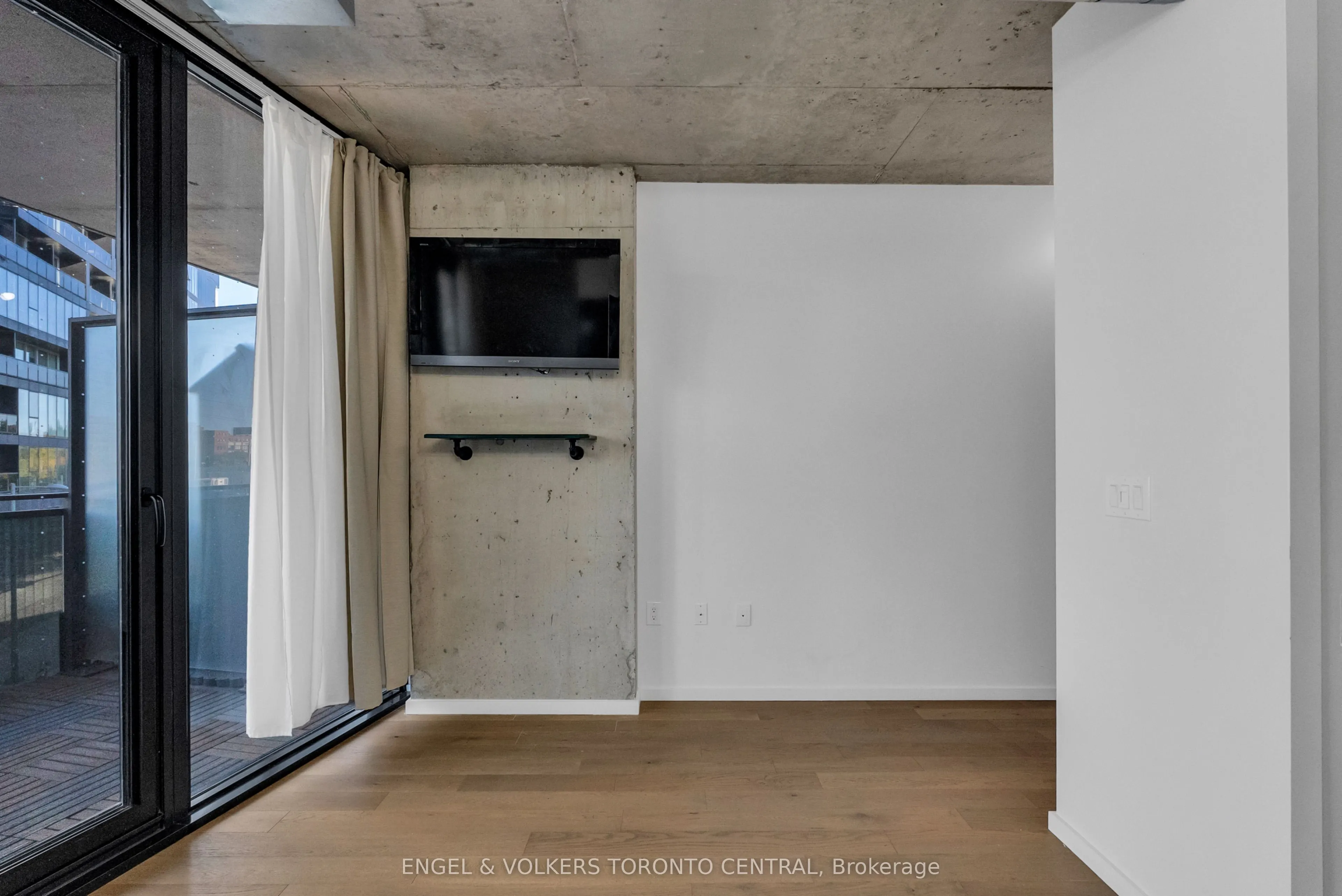 21 Lawren Harris Square, #310