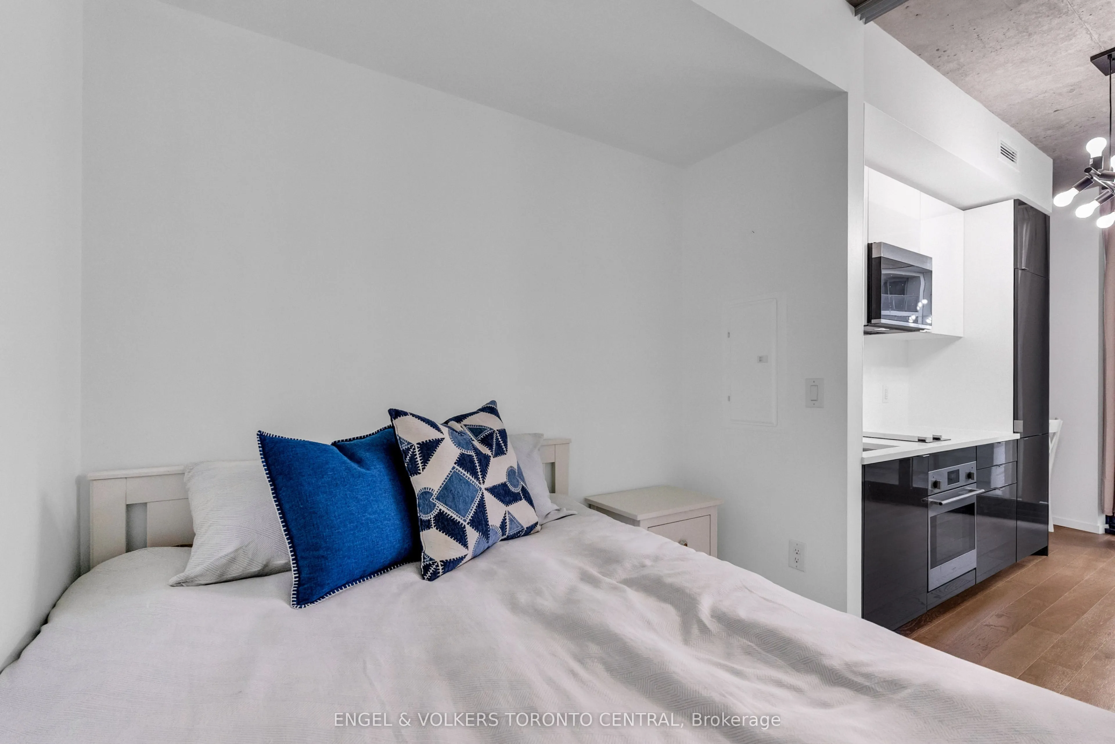 21 Lawren Harris Square, #310