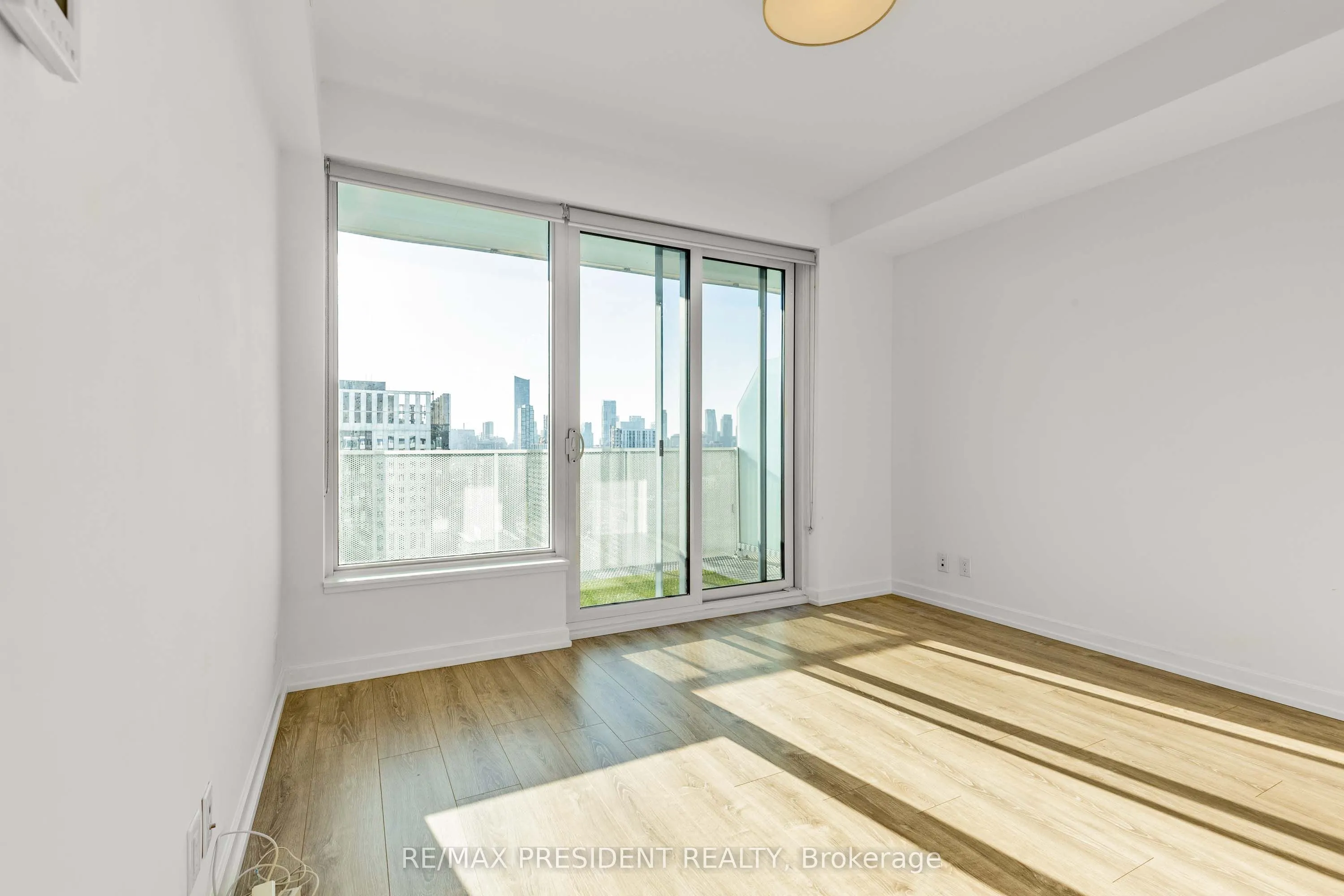 20 Tubman Avenue, #2401