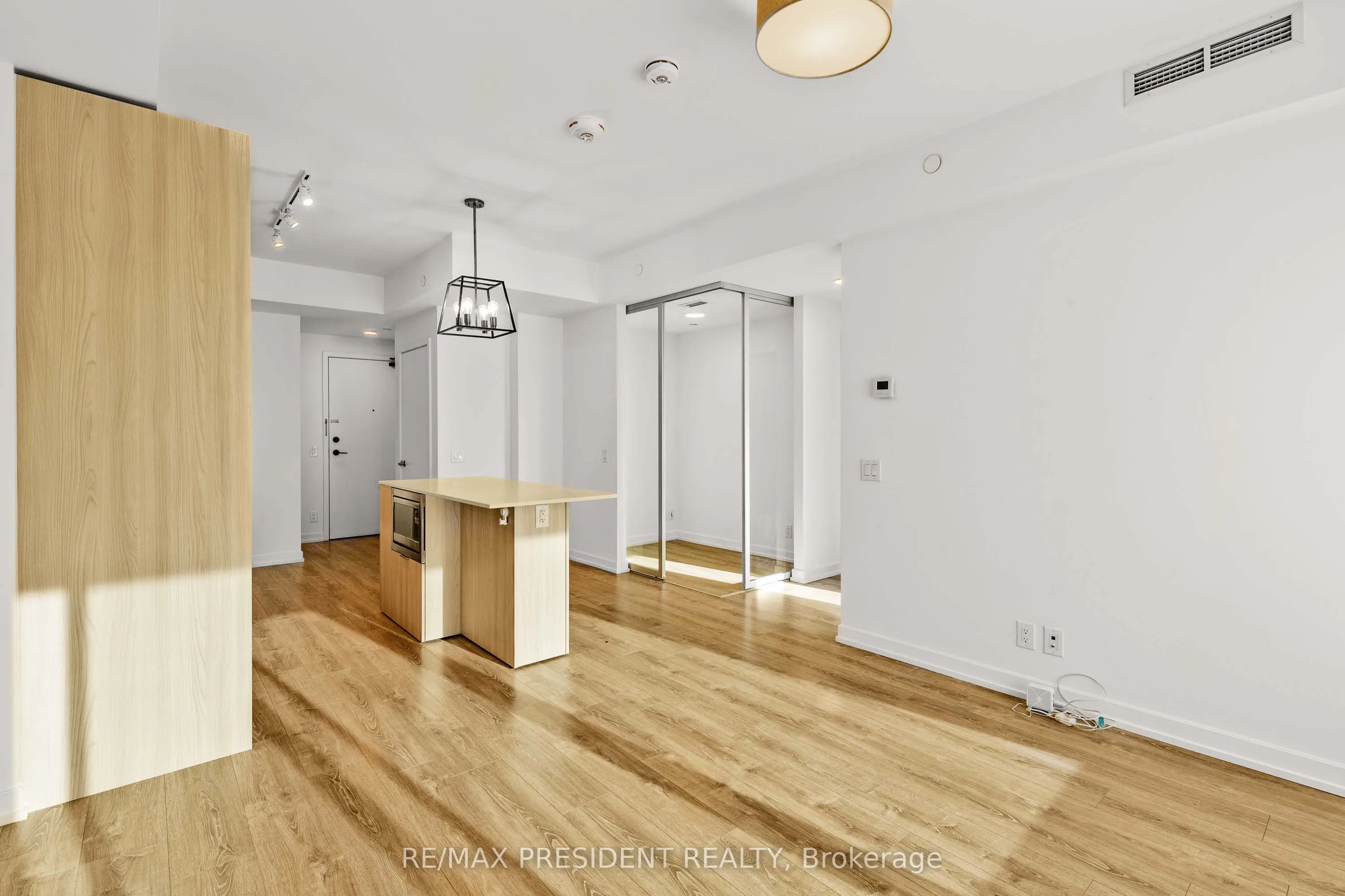 20 Tubman Avenue, #2401