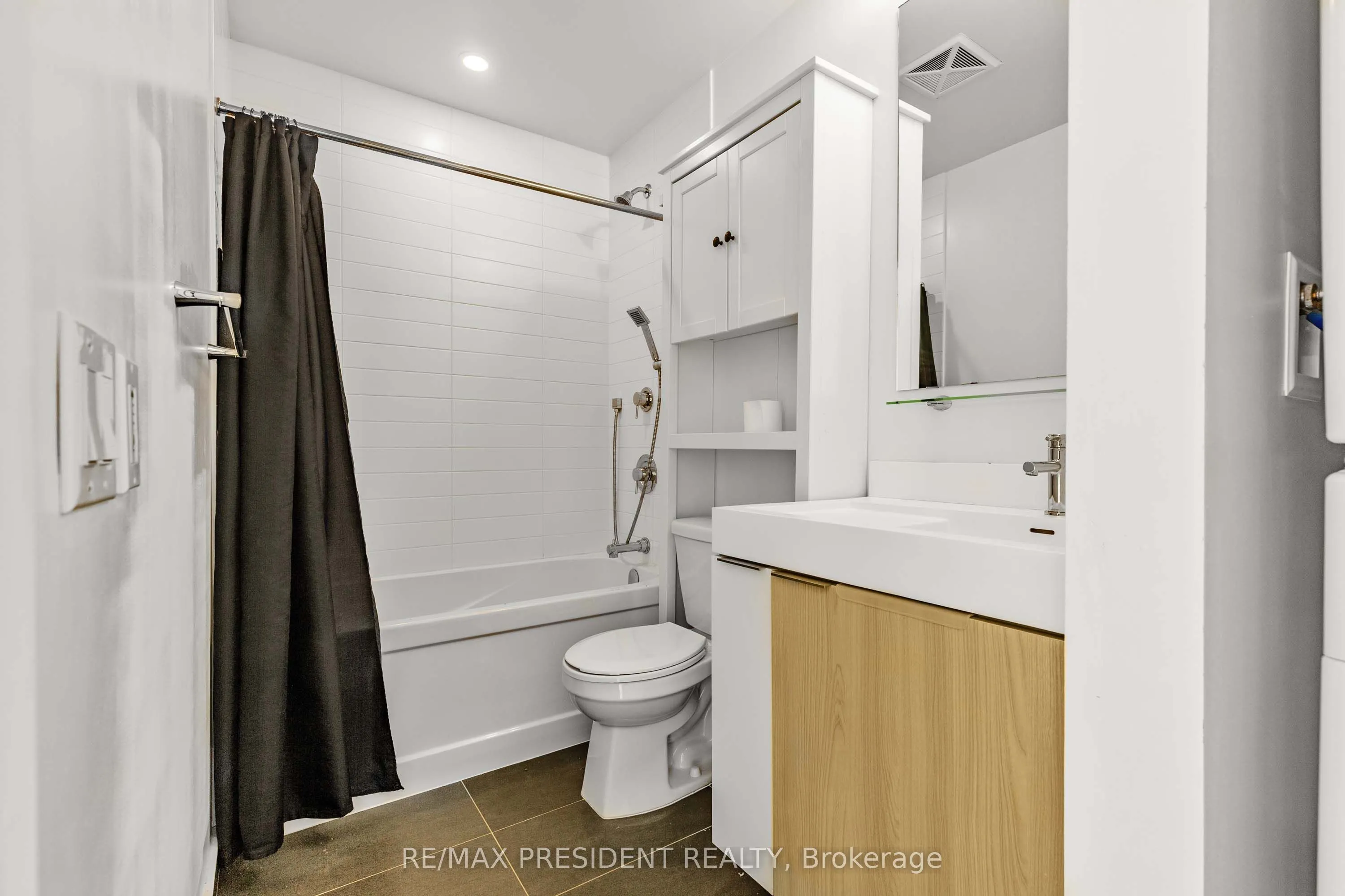 20 Tubman Avenue, #2401