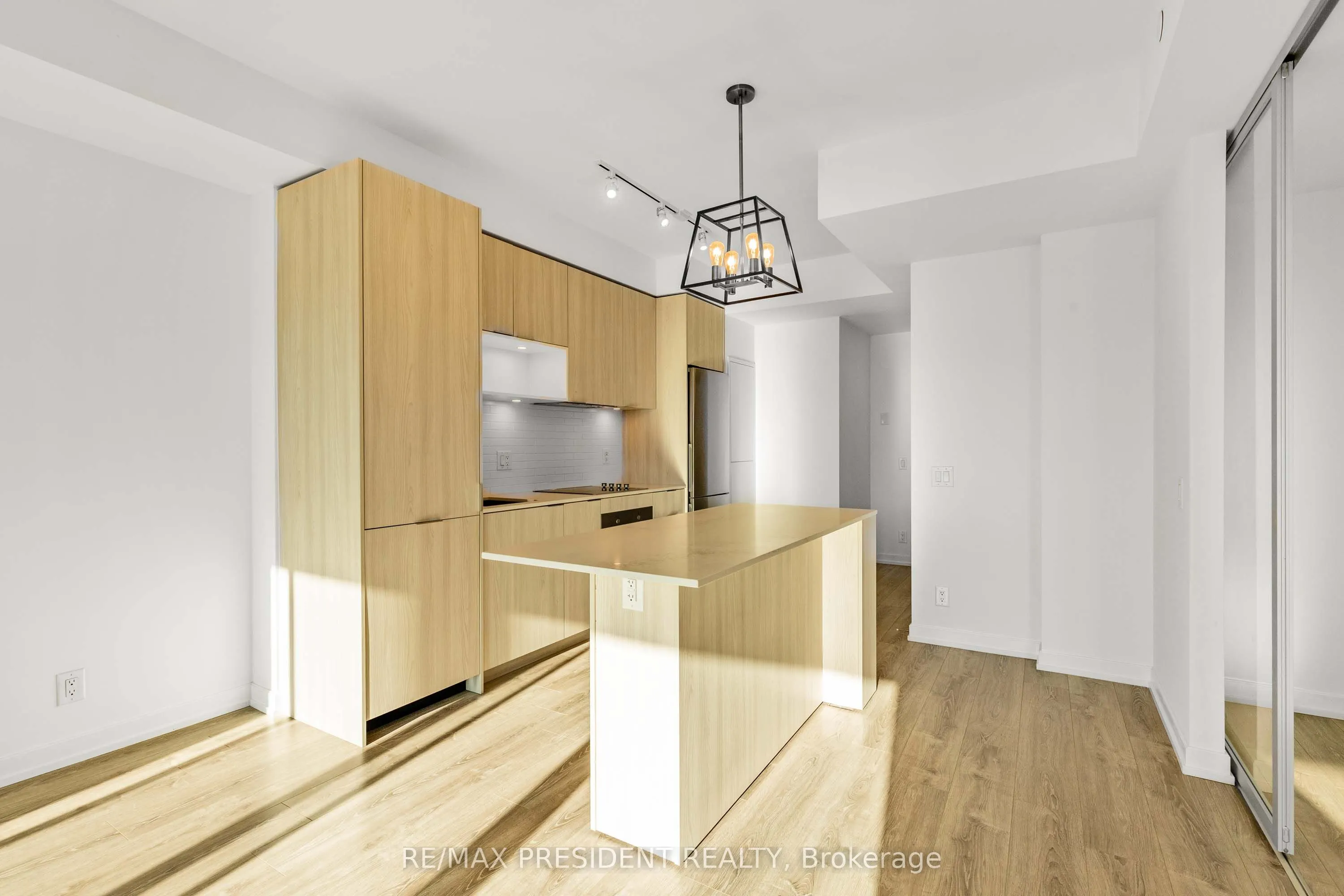 20 Tubman Avenue, #2401