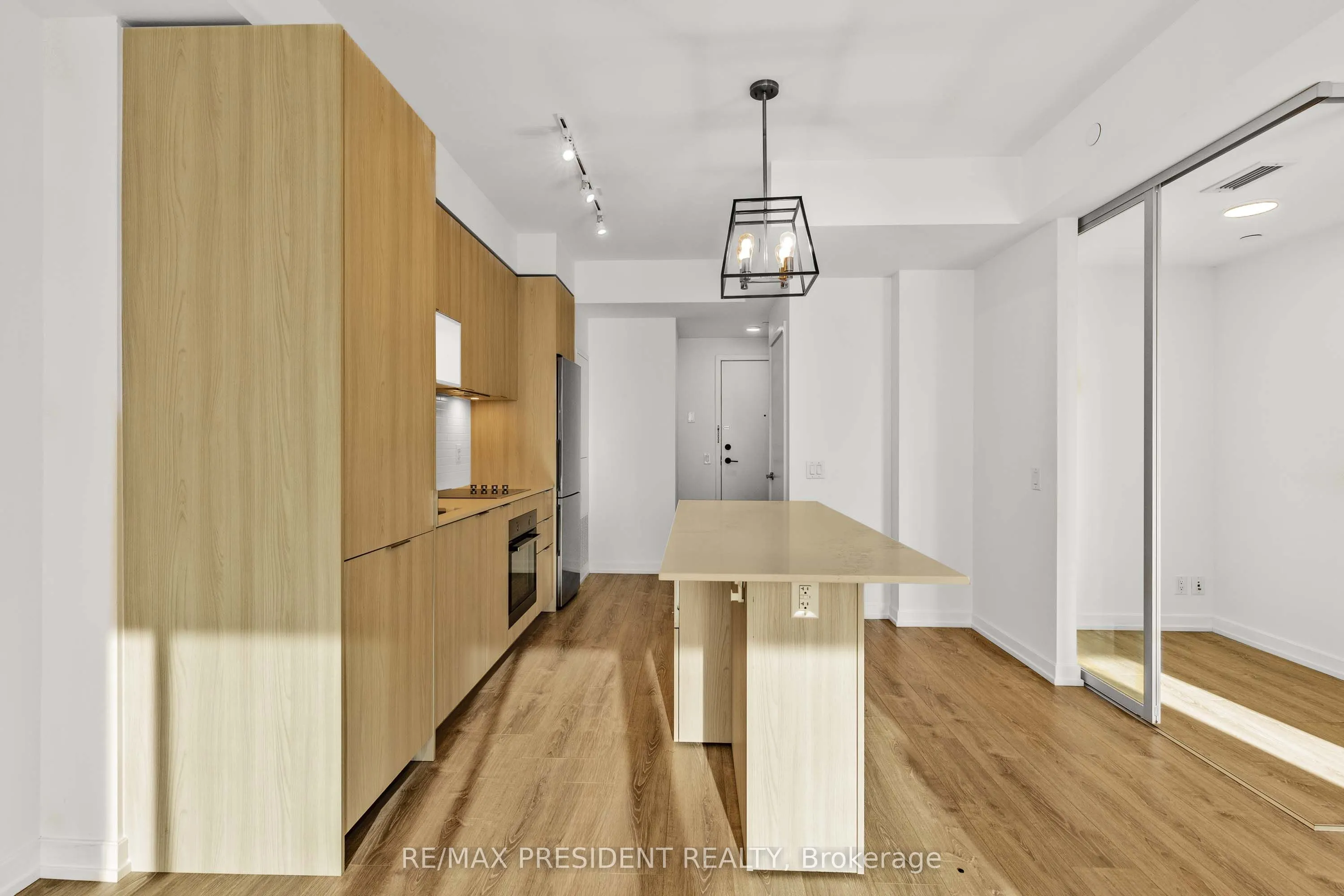 20 Tubman Avenue, #2401