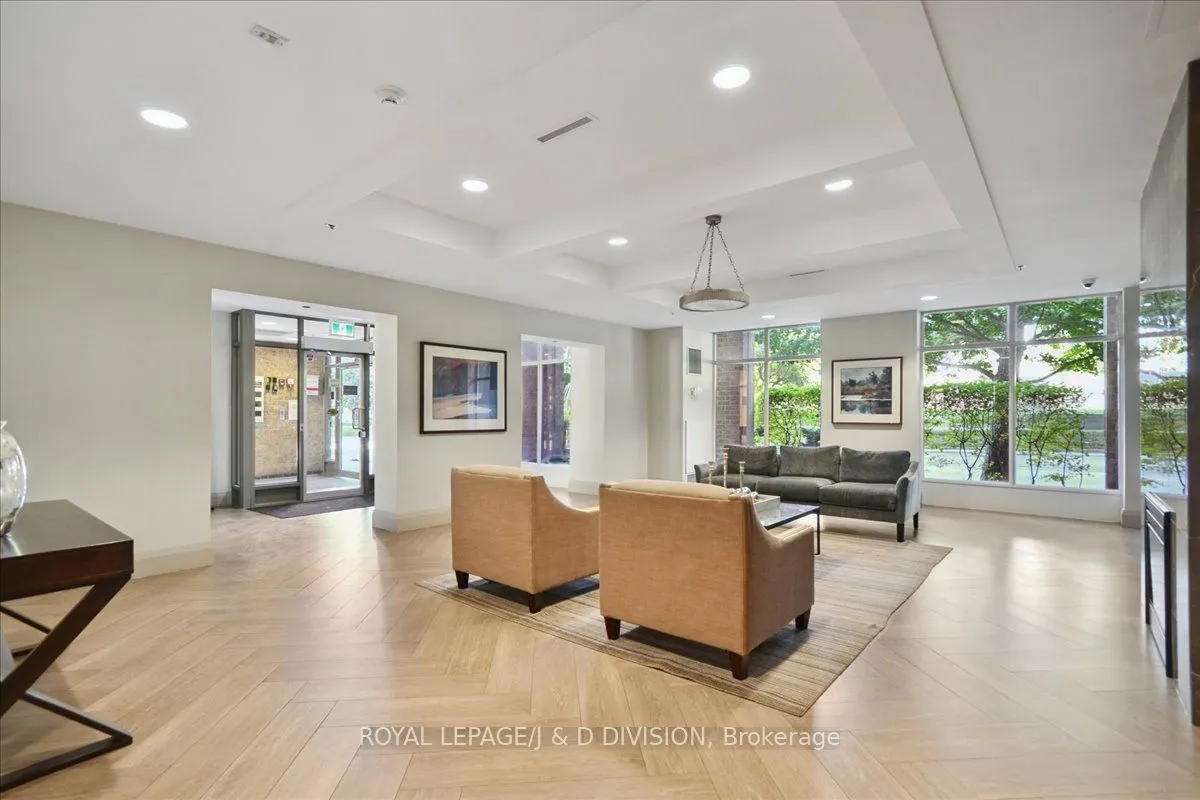 245 Davisville Avenue, #405