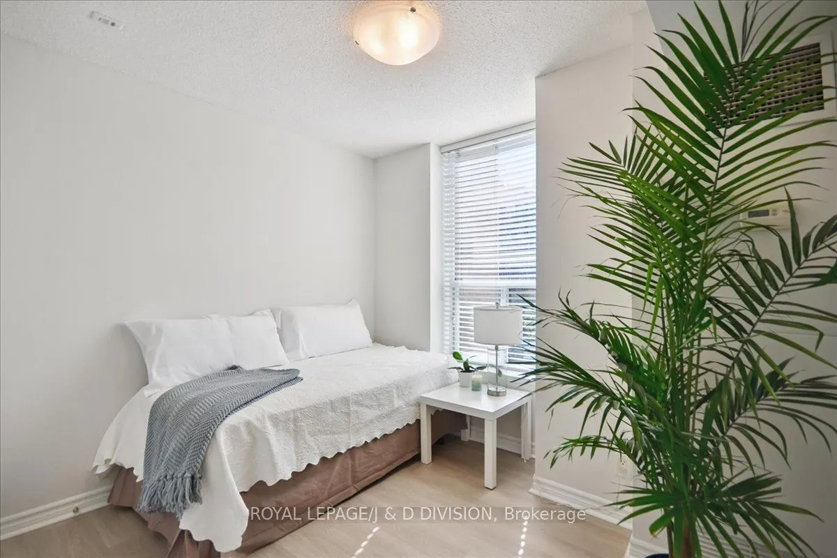 245 Davisville Avenue, #405