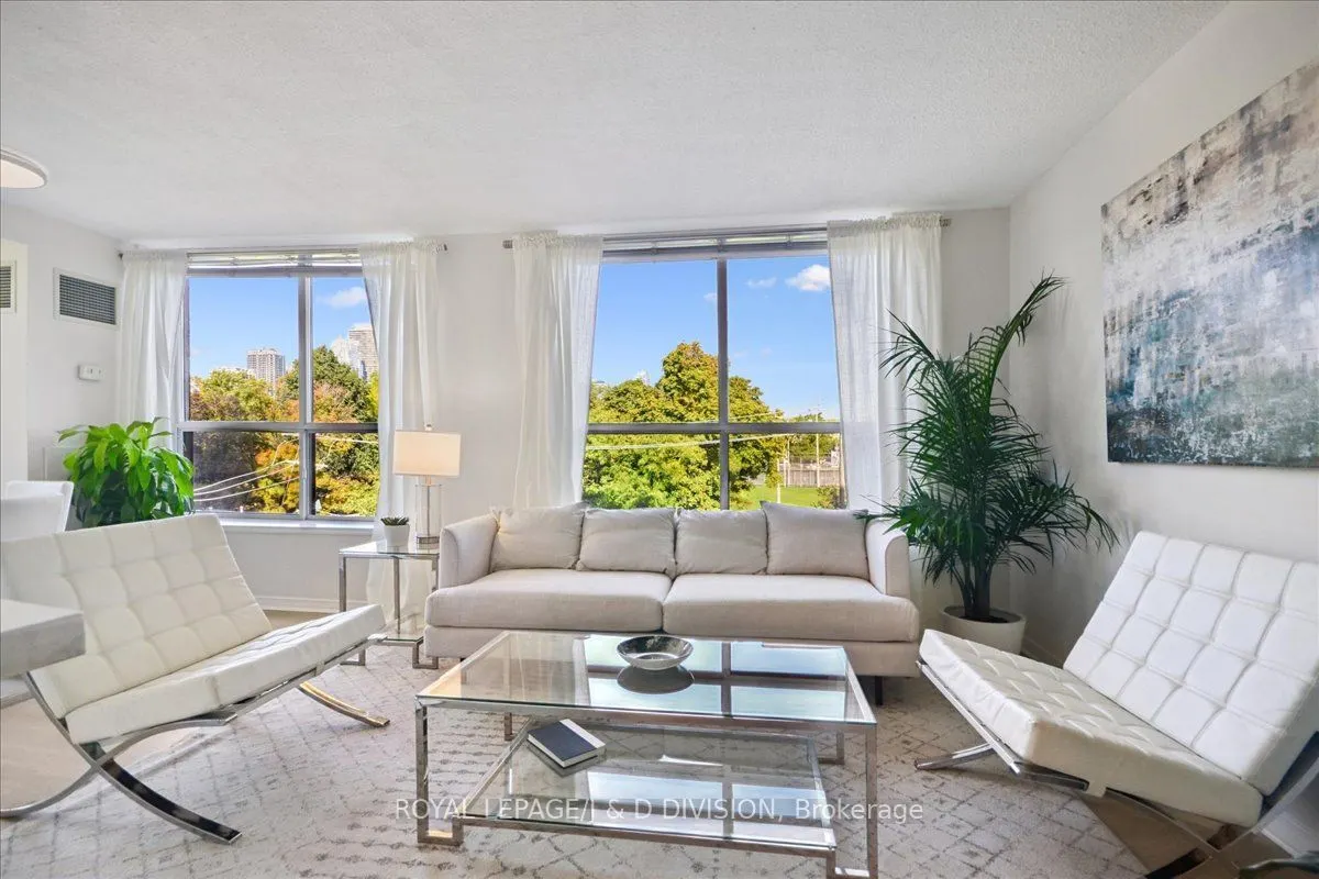 245 Davisville Avenue, #405