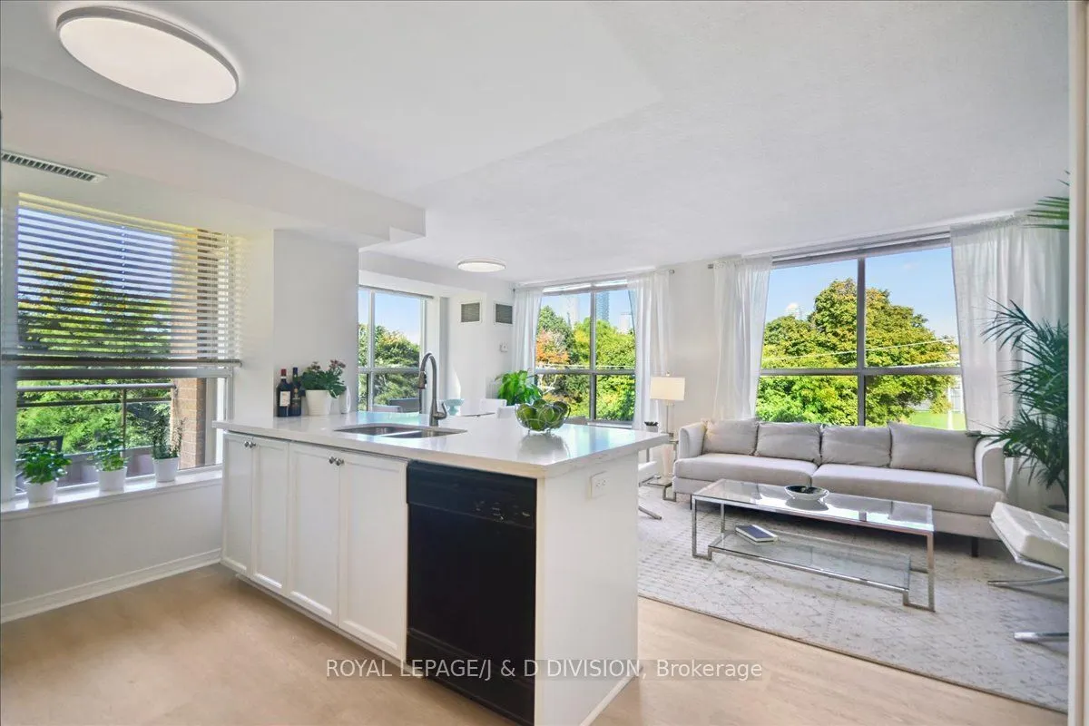 245 Davisville Avenue, #405