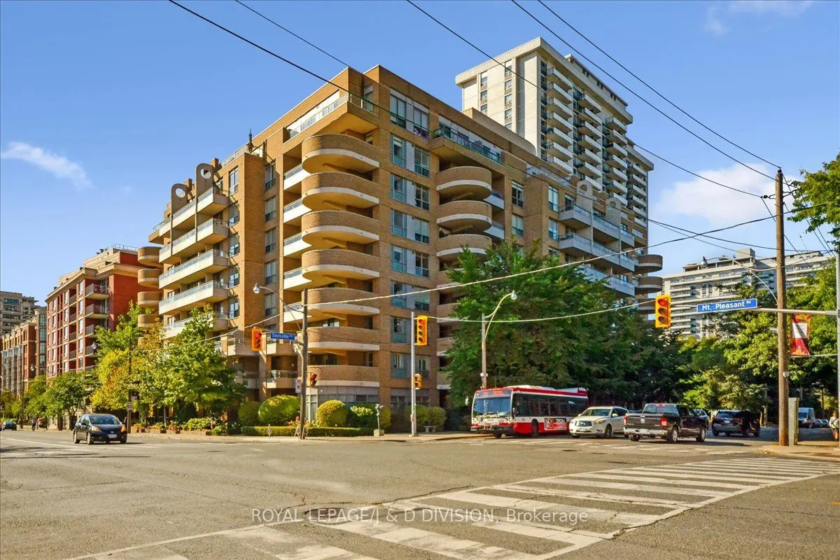 245 Davisville Avenue, #405