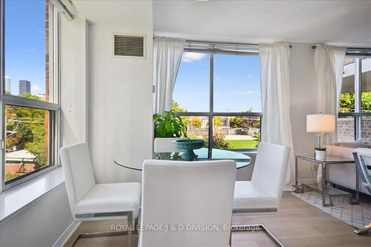 245 Davisville Avenue, #405