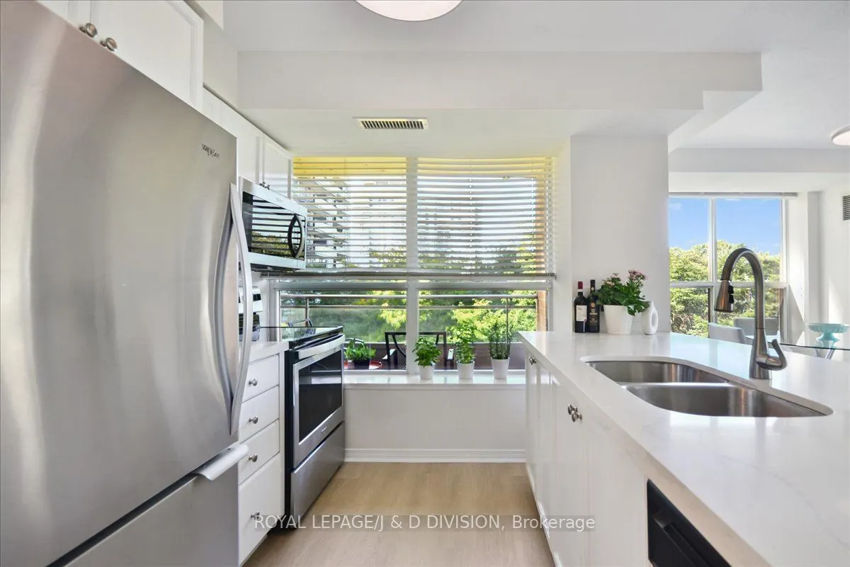 245 Davisville Avenue, #405