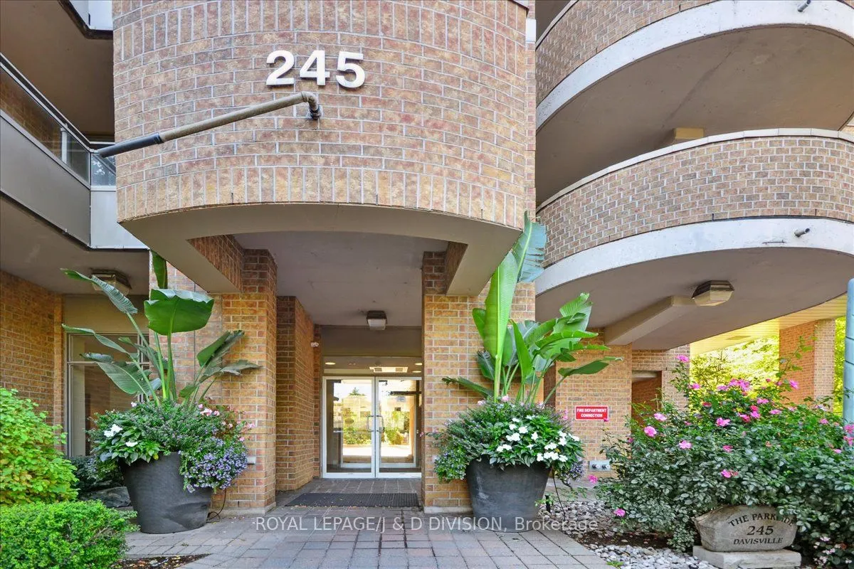 245 Davisville Avenue, #405